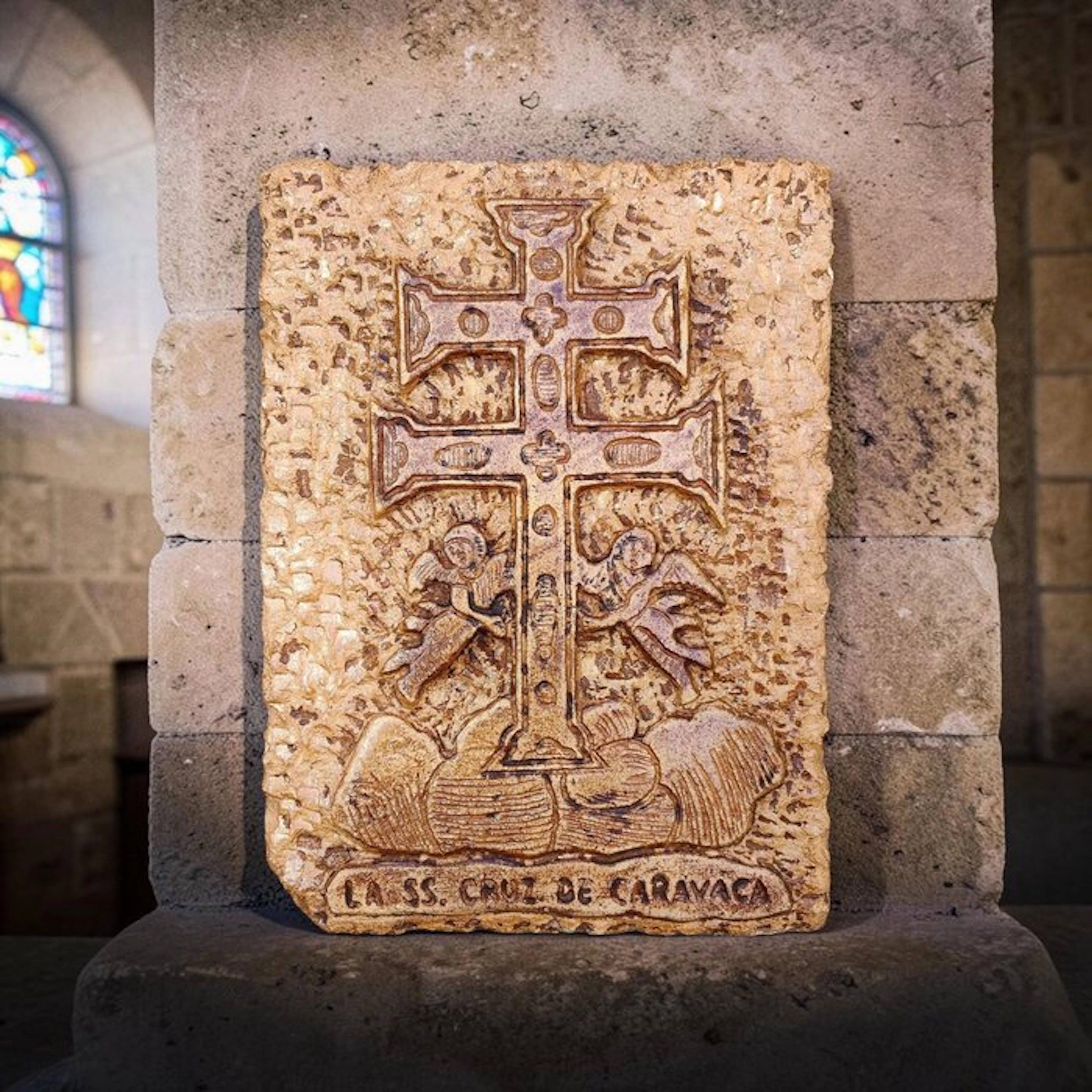 Sculpture, Bassorilievo Croce Di Caravaca - 25 cm - hand-carved mineral stone