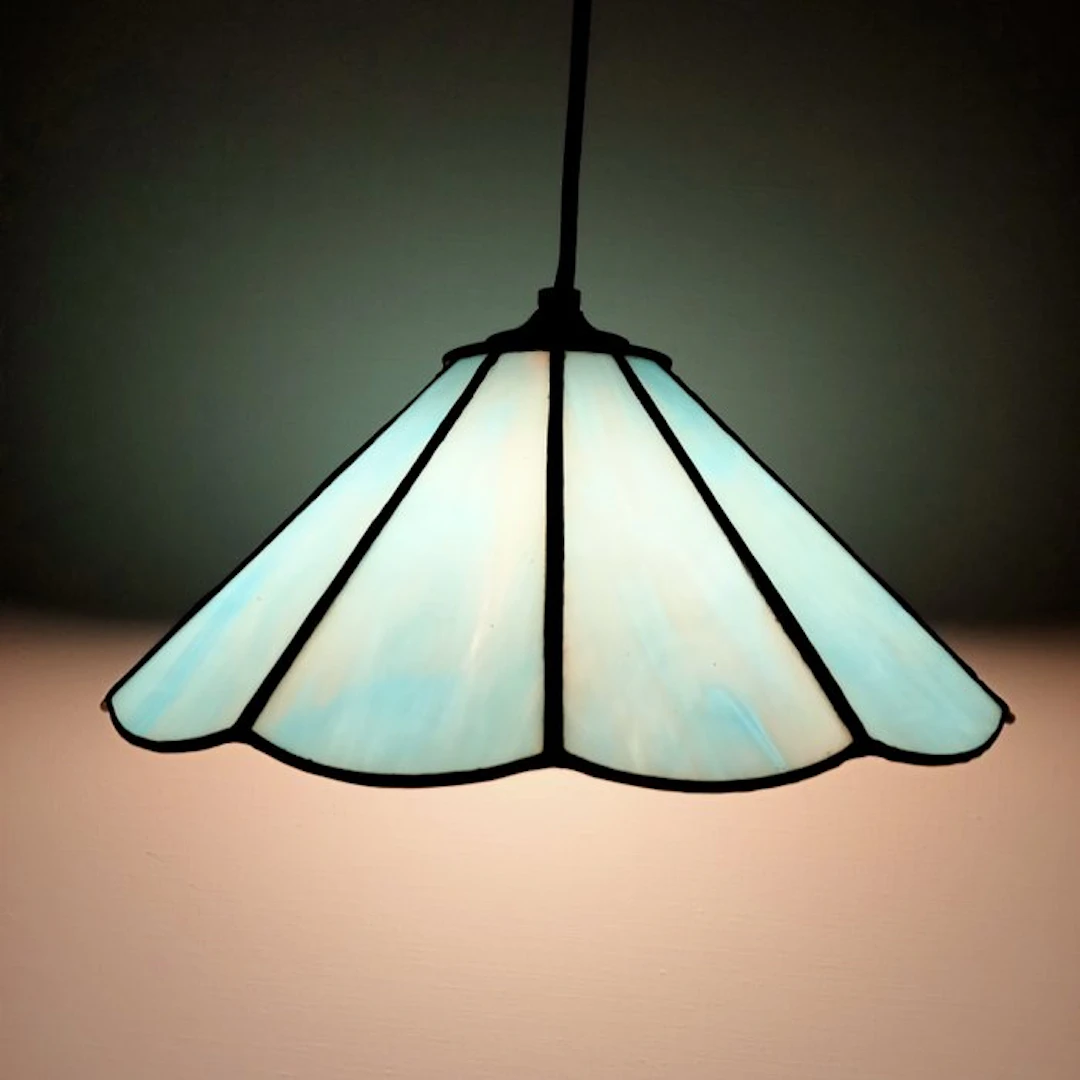 Hanging lamp - Tiffany-style - Stained glass - Beautiful opal blue