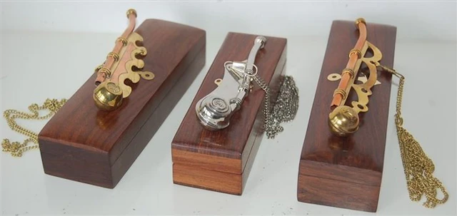 Ship equipment and fixtures - Brass