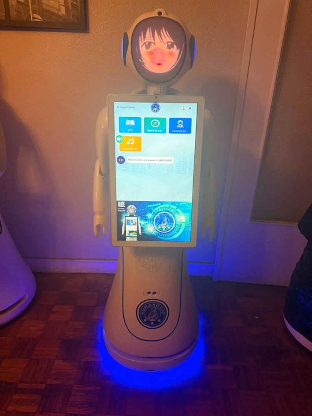 Csjbot Robot de service interactif - Computer (1) - Incomplete