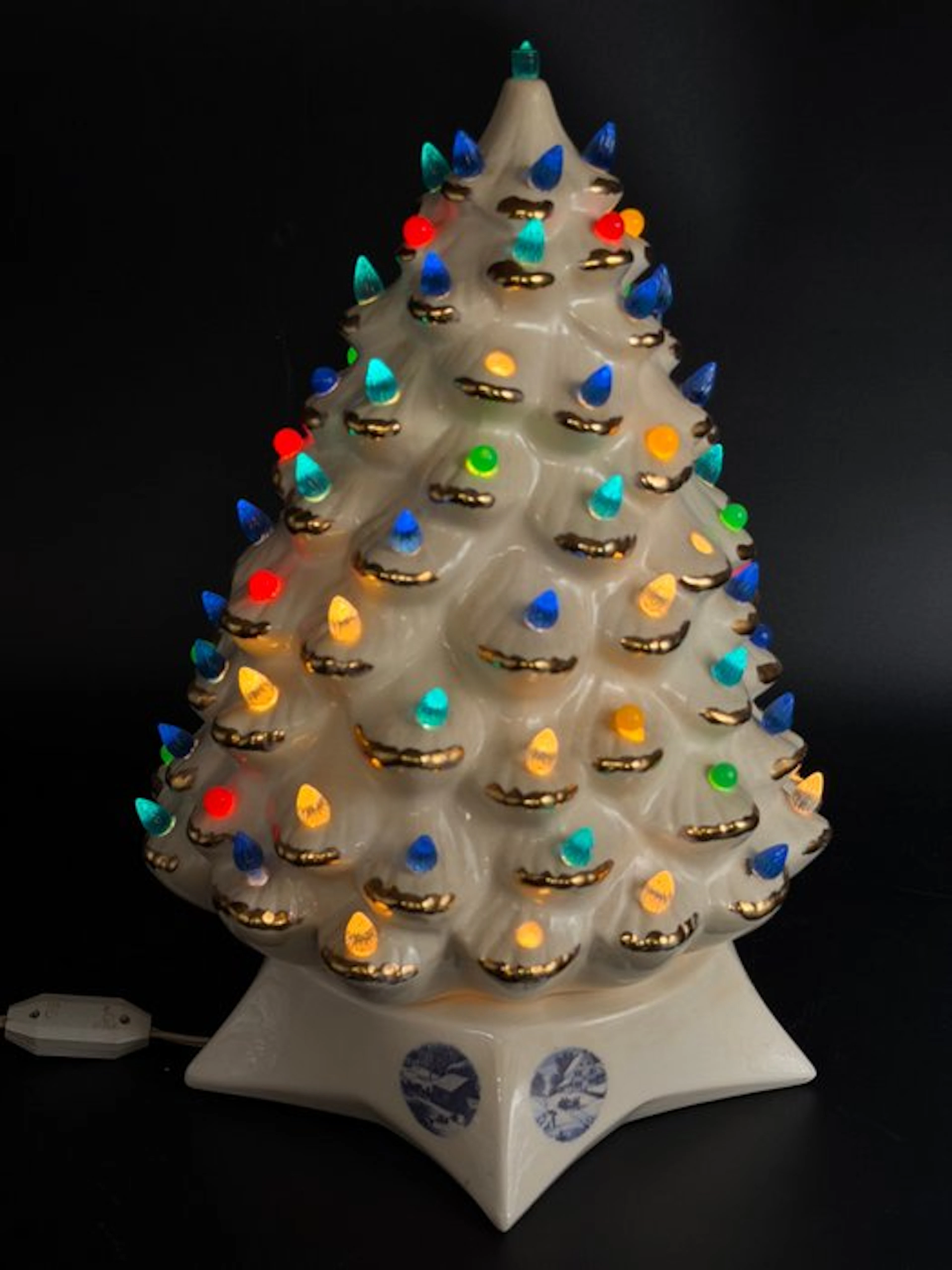 Unieke Crème & Goud Uitvoering met Winterscènes (39 cm)...