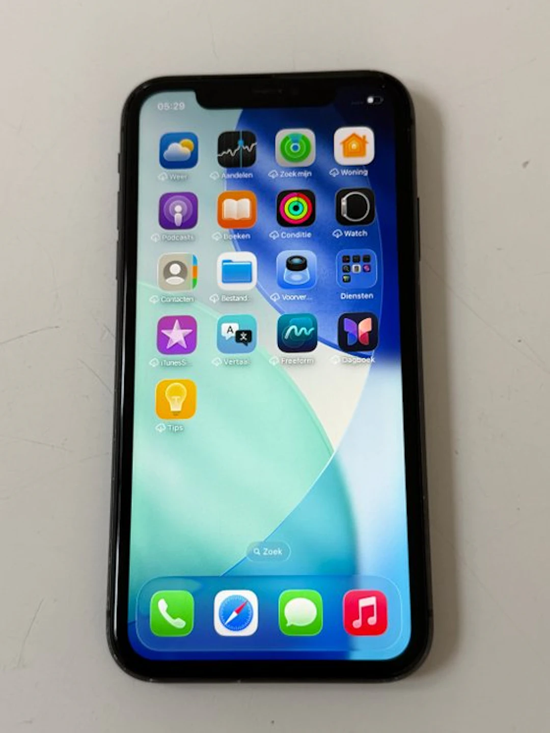 Apple iPhone 11 - Mobile phone (1)