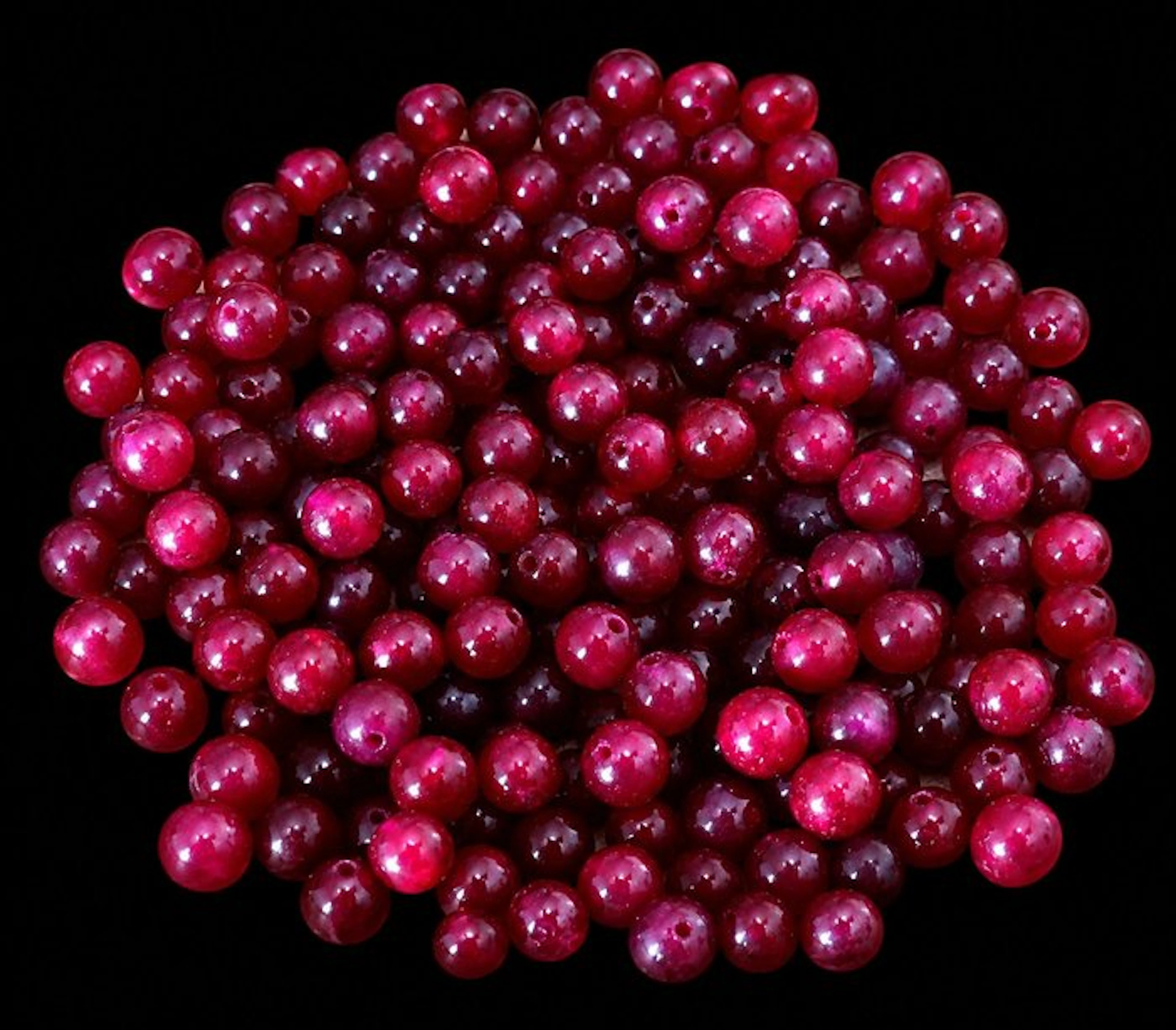 200 natural ruby beads - 700 carats - round shape - 8 mm size - tested- 142 g