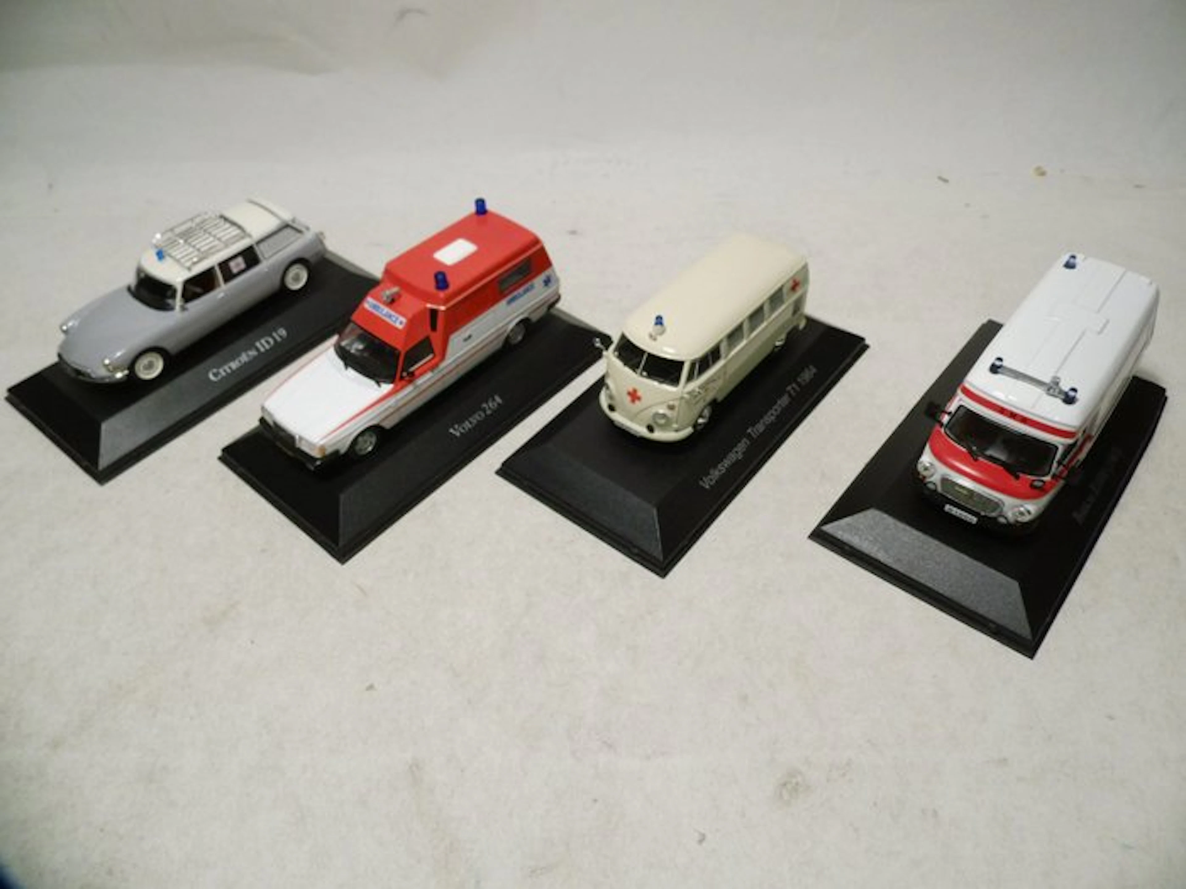 IXO 1:43 - Model car (4) - Citroen DS - VW T1 - Barkas - Volvo - ambulance vans