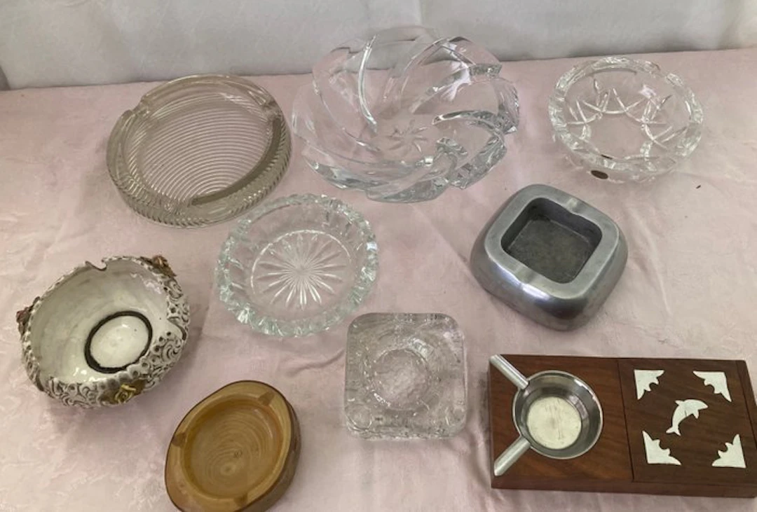 Themed collection - Simpatica collezione di posaceneri di...