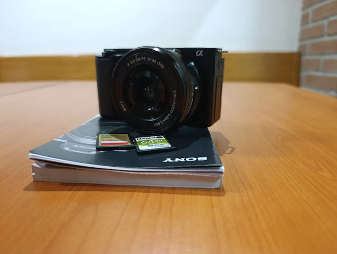 Sony ZV-E10 + PZ 16-50mm Mirrorless camera