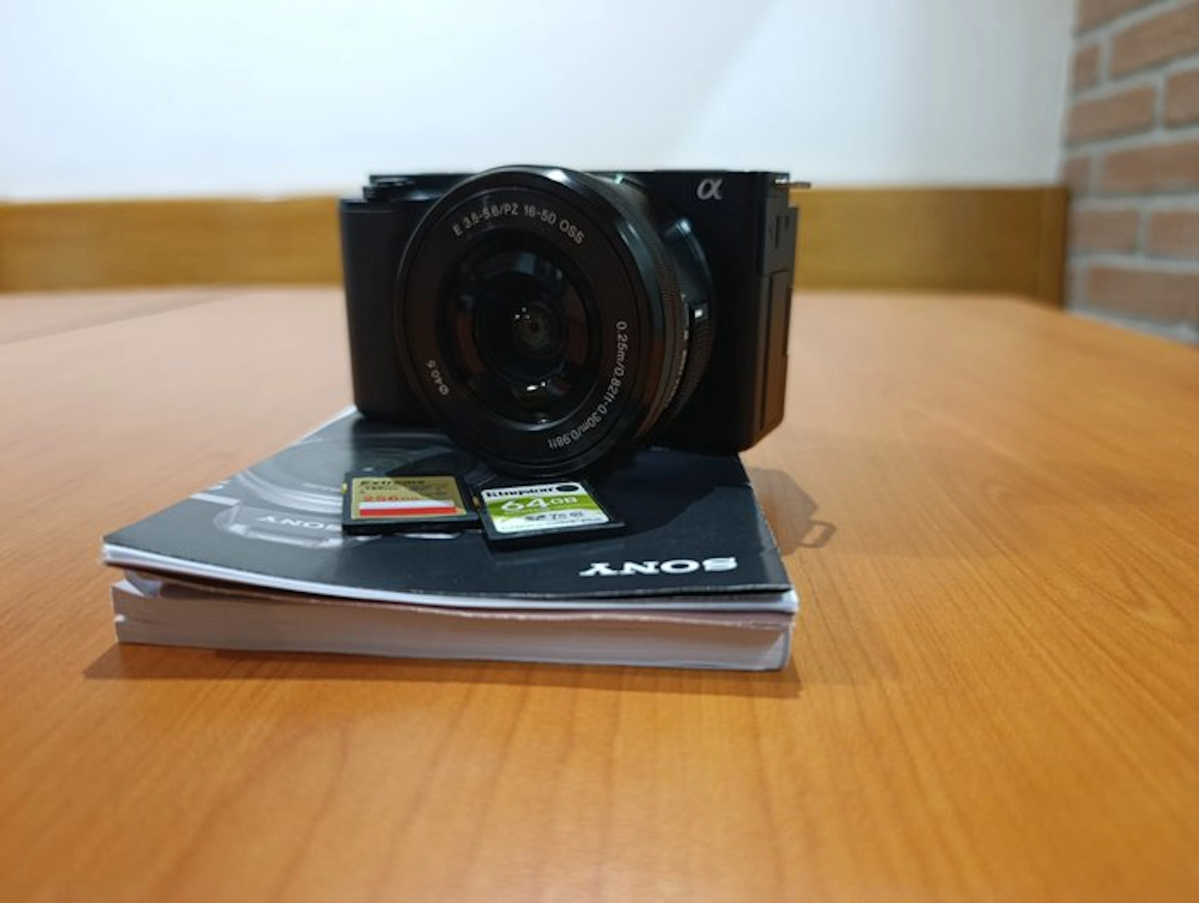 Sony ZV-E10 + PZ 16-50mm Mirrorless camera