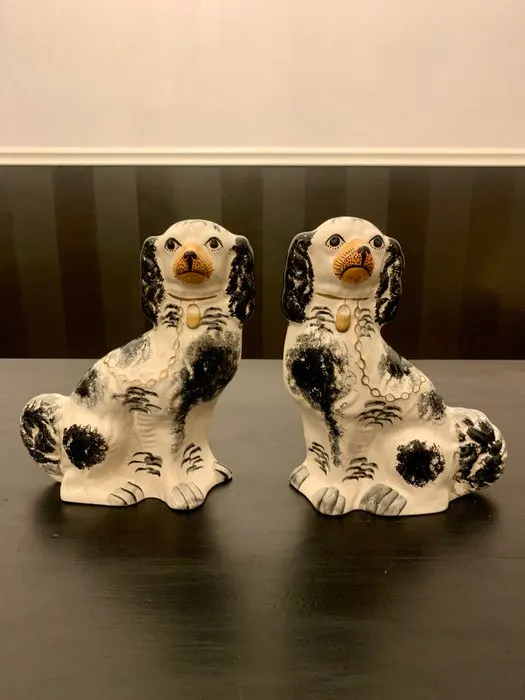 Statue, Staffordshire spaniel - 23 cm - Glaze, Ceramic