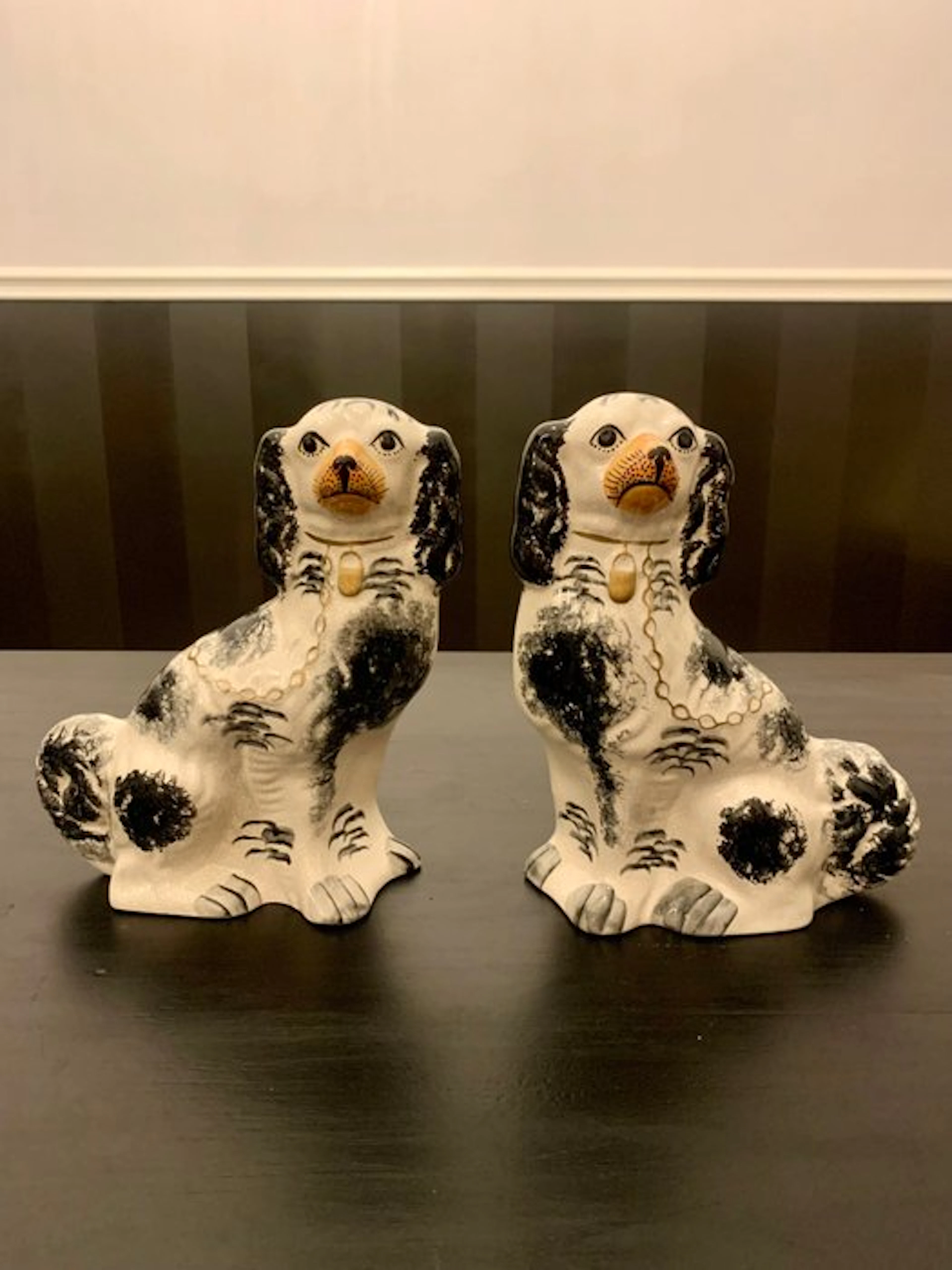 Statue, Staffordshire spaniel - 23 cm - Glaze, Ceramic