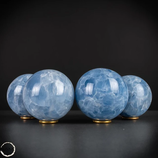 Blue Calcite Sphere Set – Blue Calcite – 4 extraordinary...