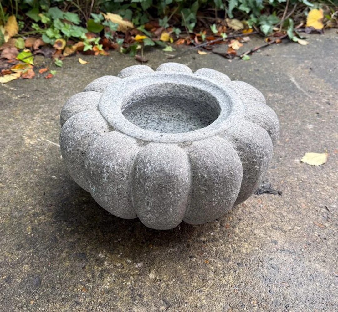 Chôzu’bachi 手水鉢 (water basin) - Granite