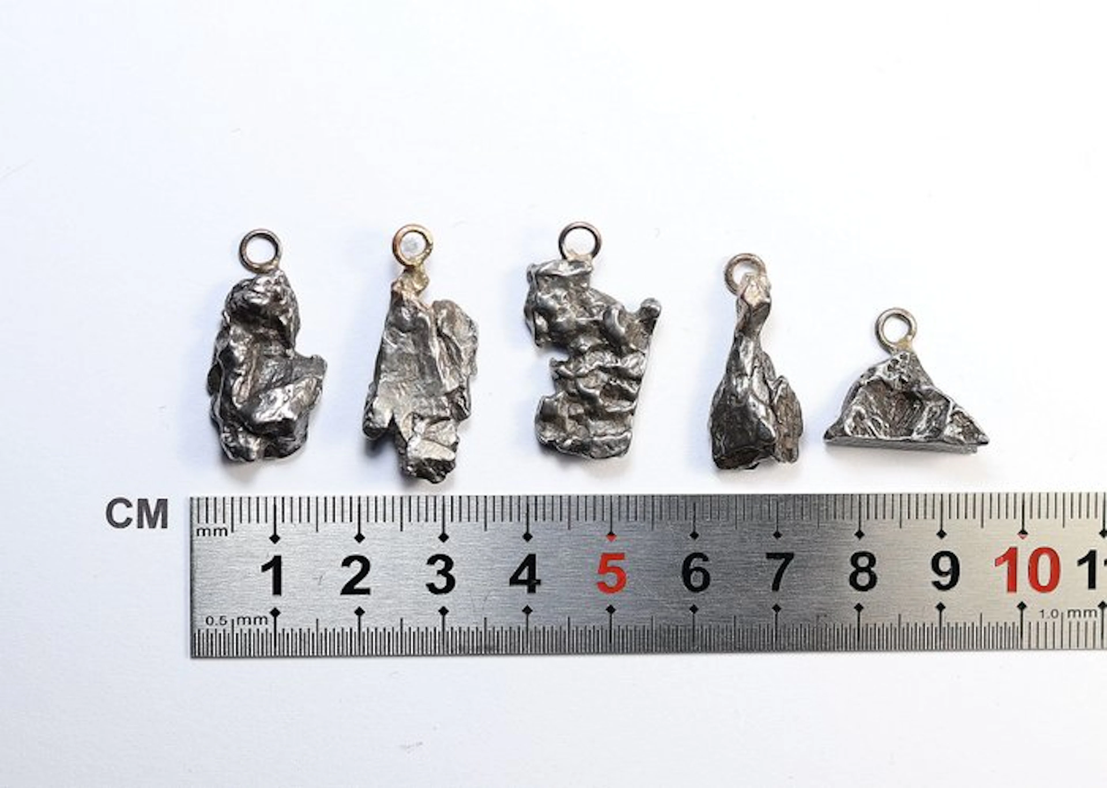 5 x Campo del Cielo meteorite pendants / new Pendant - 22.78 g - (5)