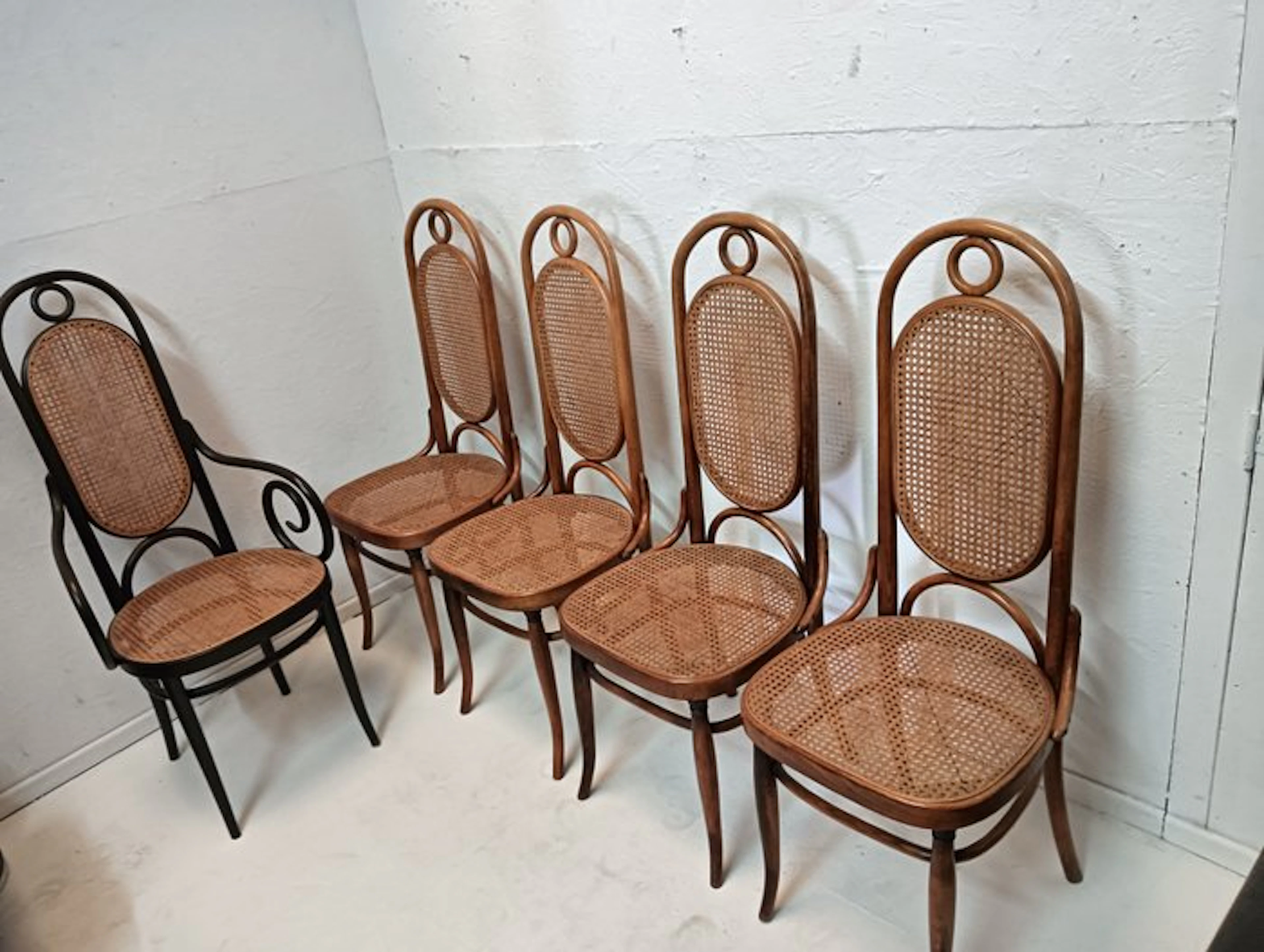 Chair - Wood and rattan - Five vintage chairs - Thonet style