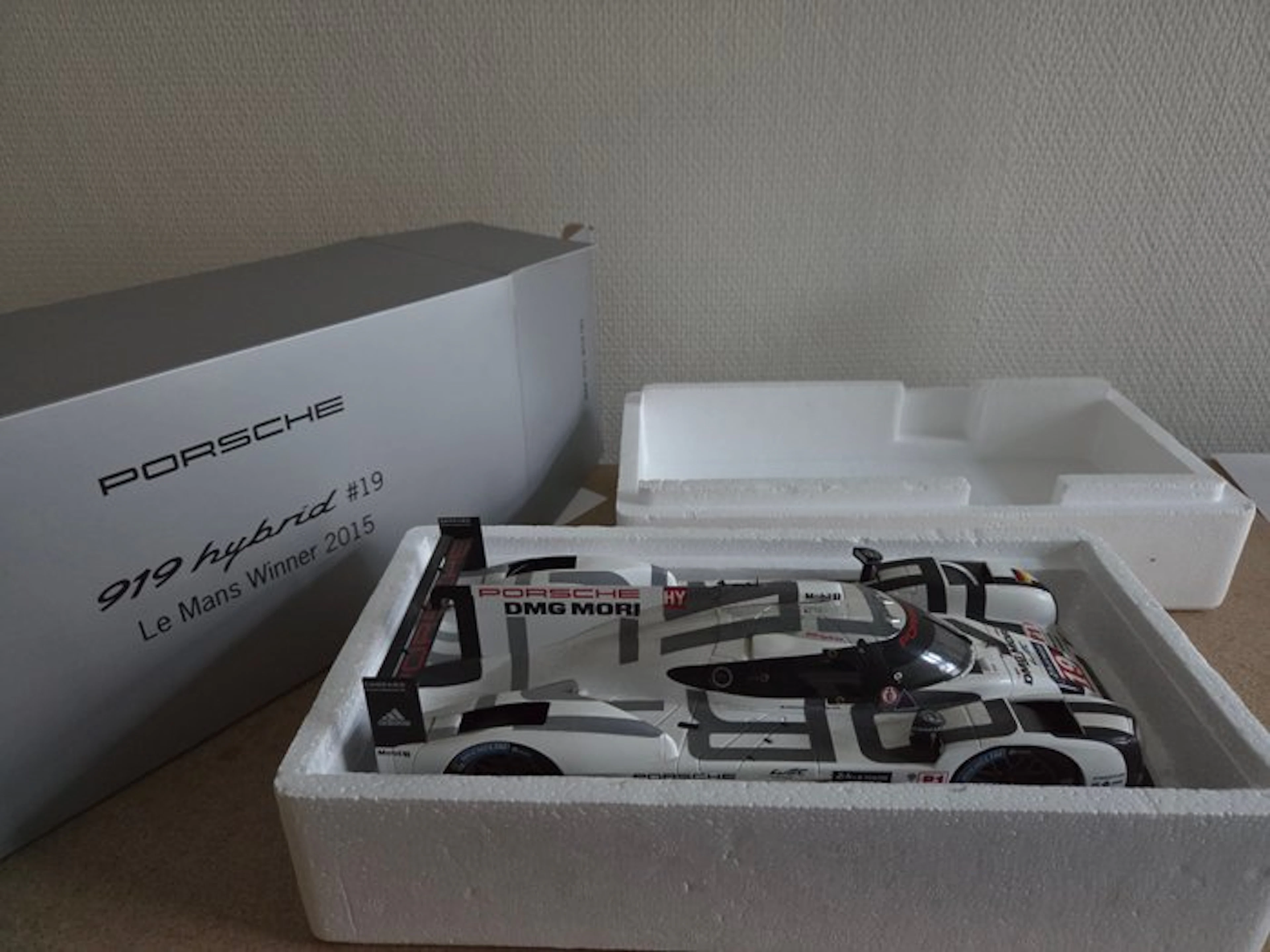 1:18 - Model car - Porsche - Porsche 919 Hybrid No