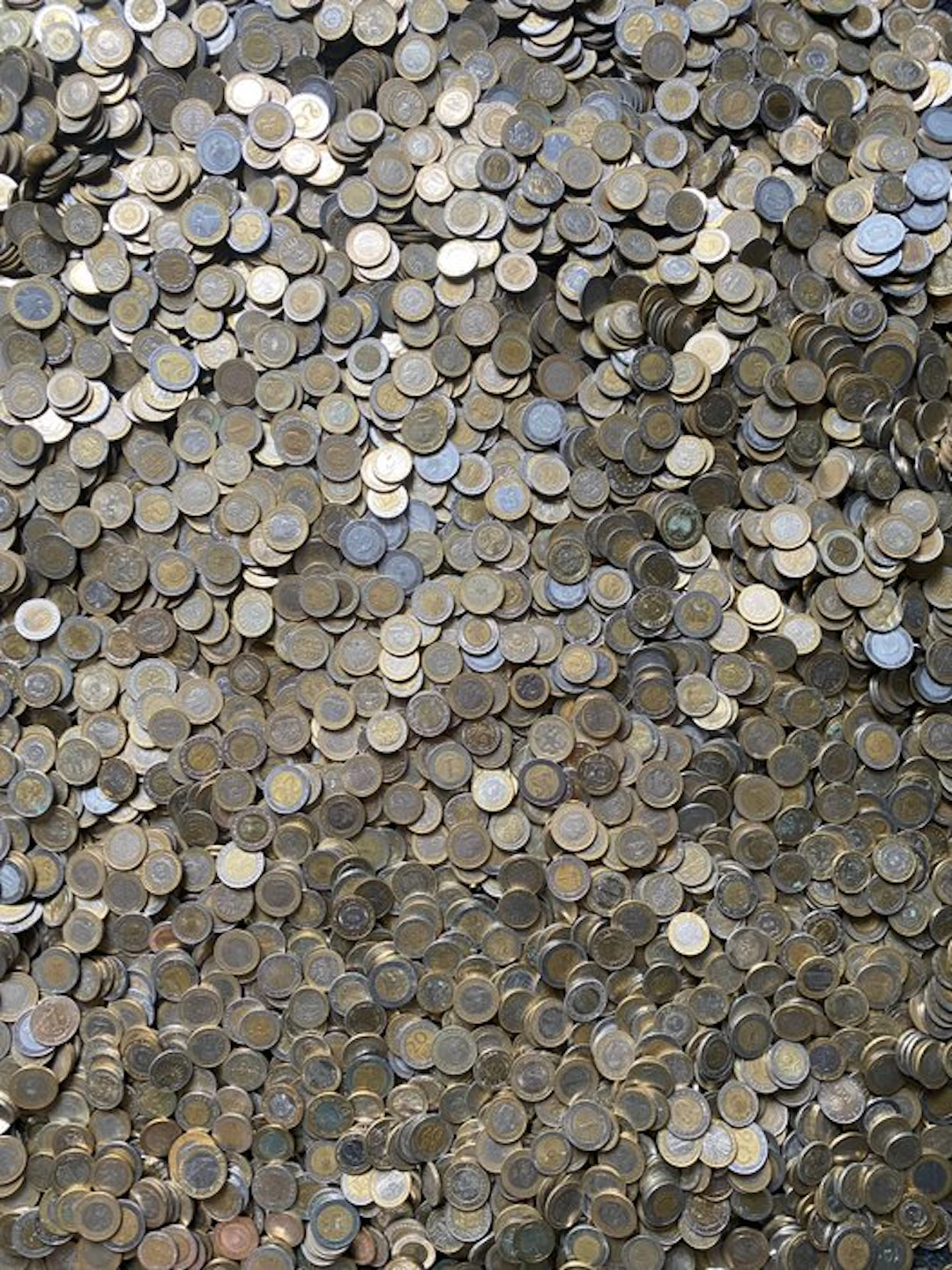 World. Lot 1,5 KG Bimetallic coins varied (No reserve price)