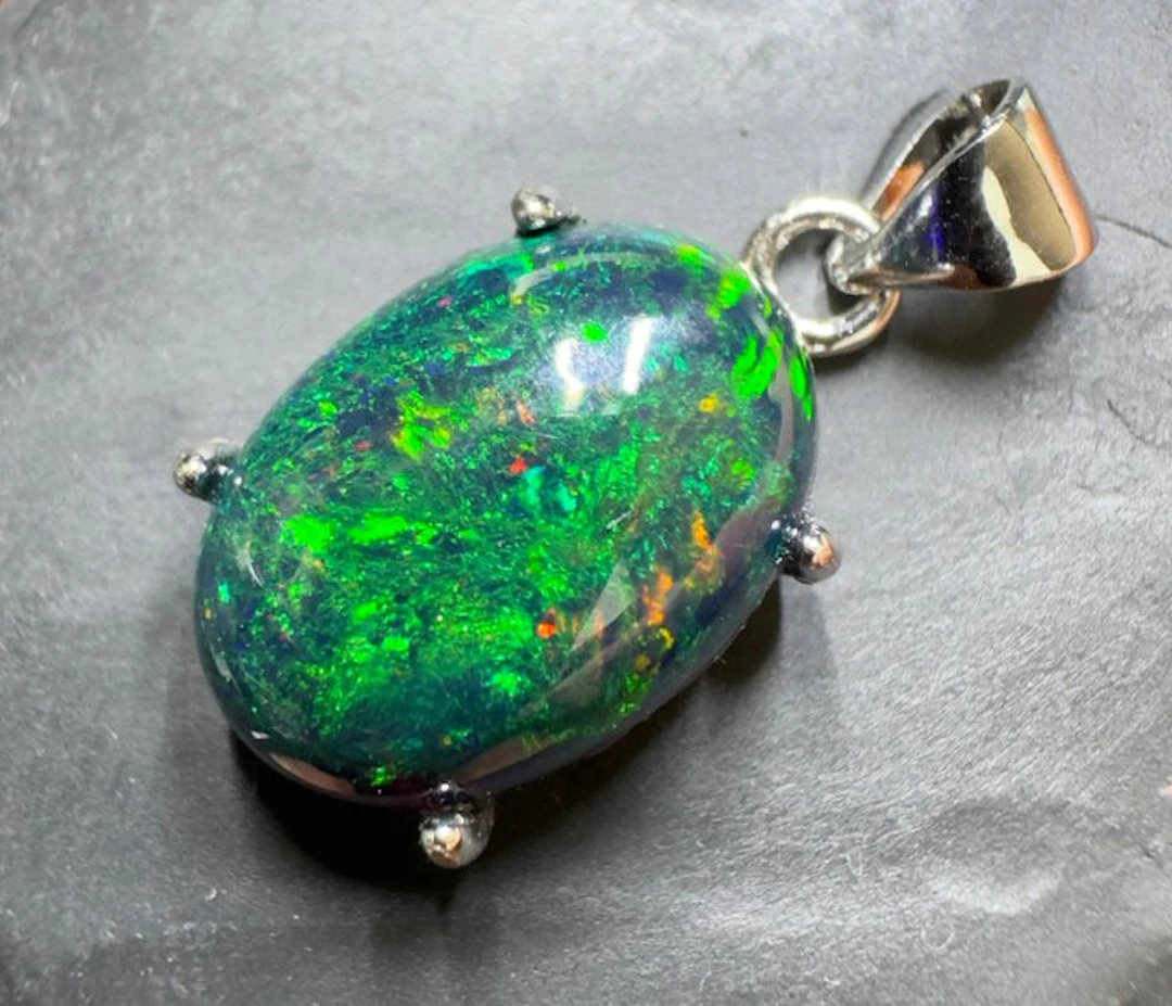 Opal Pendant - Height: 22.5 mm - Width: 10.5 mm- 1.75 g - (1)