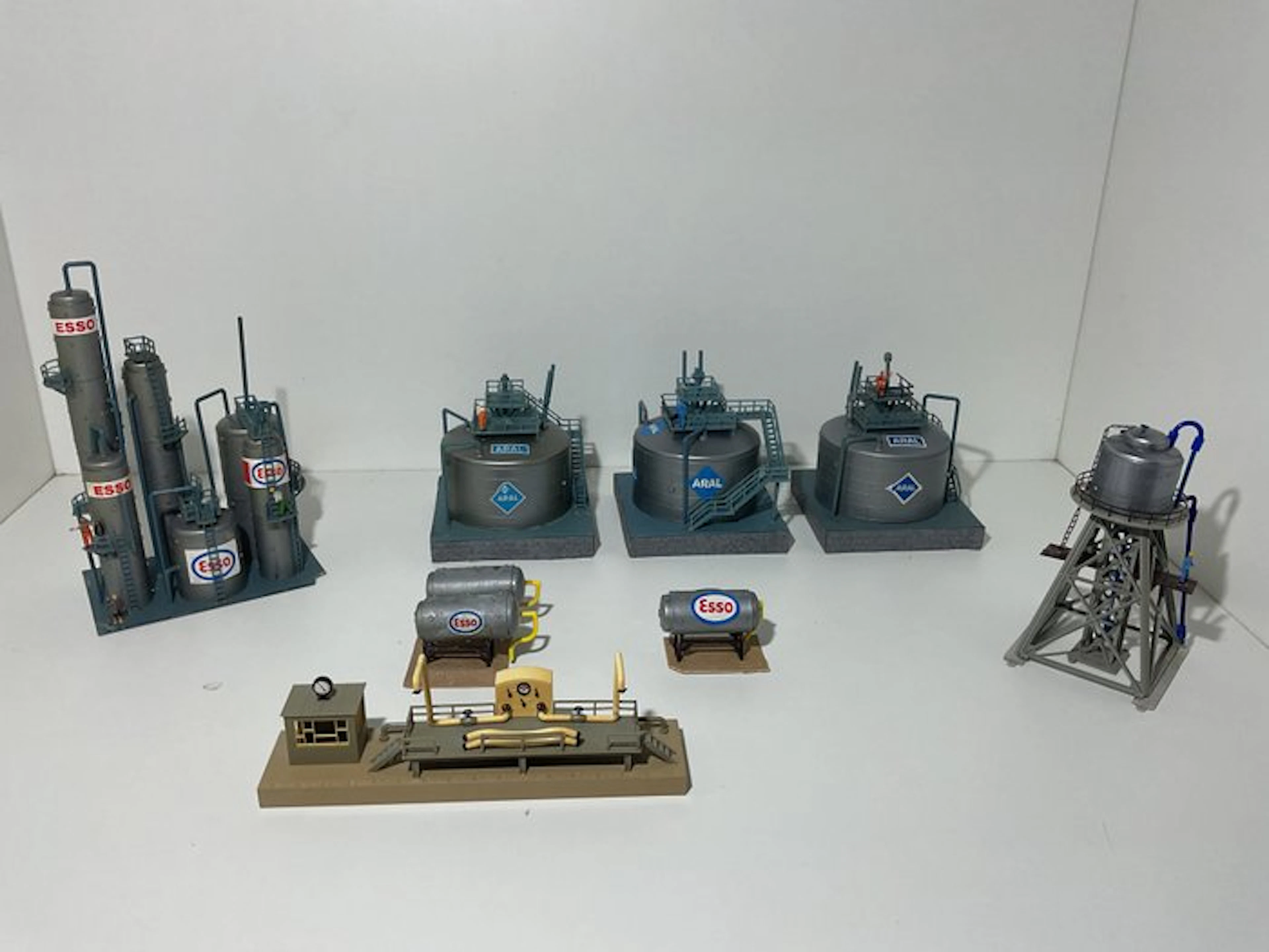 Vollmer H0 - Model train scenery (8) - Industry with refineries