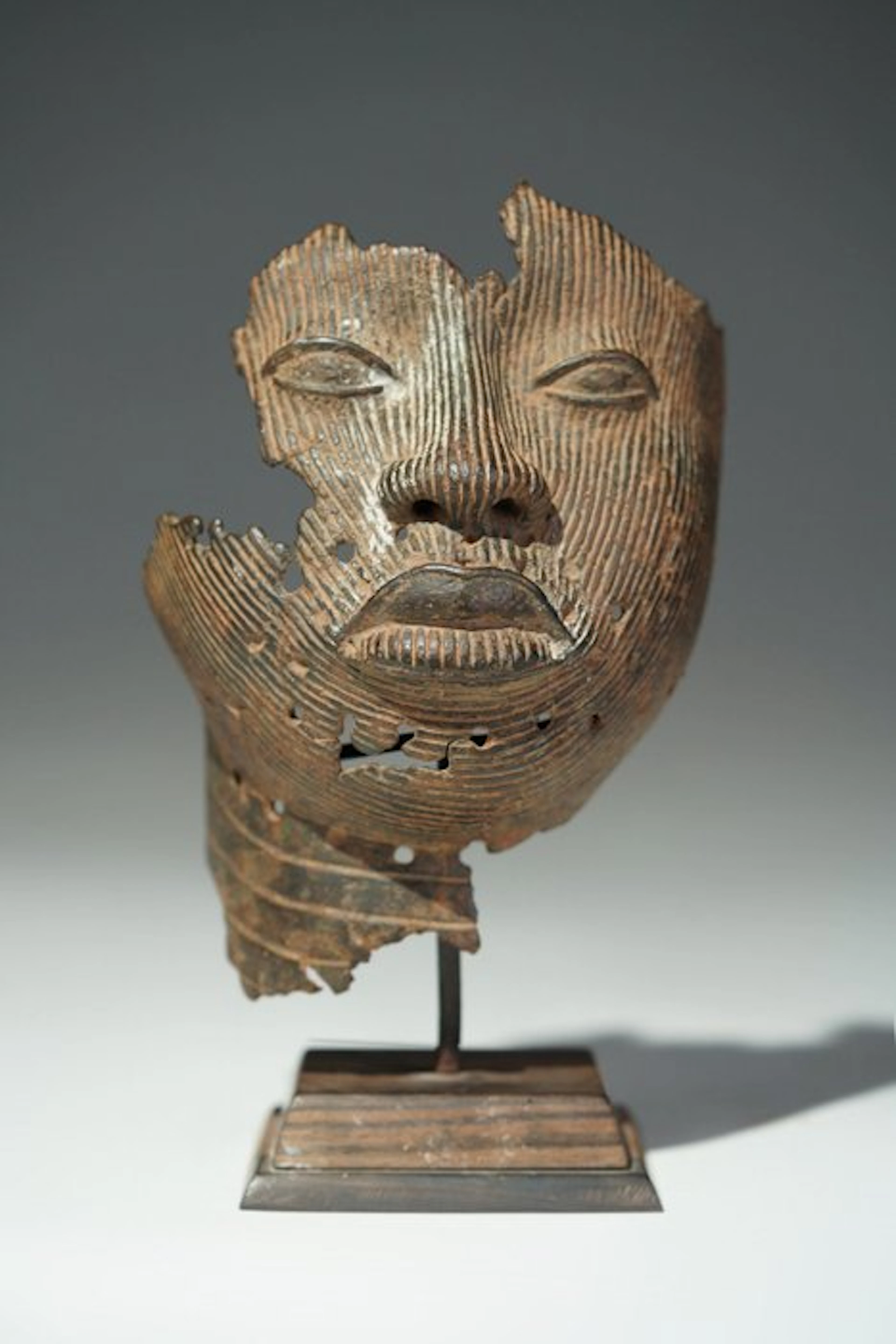 A bronze head - Ife - Nigeria