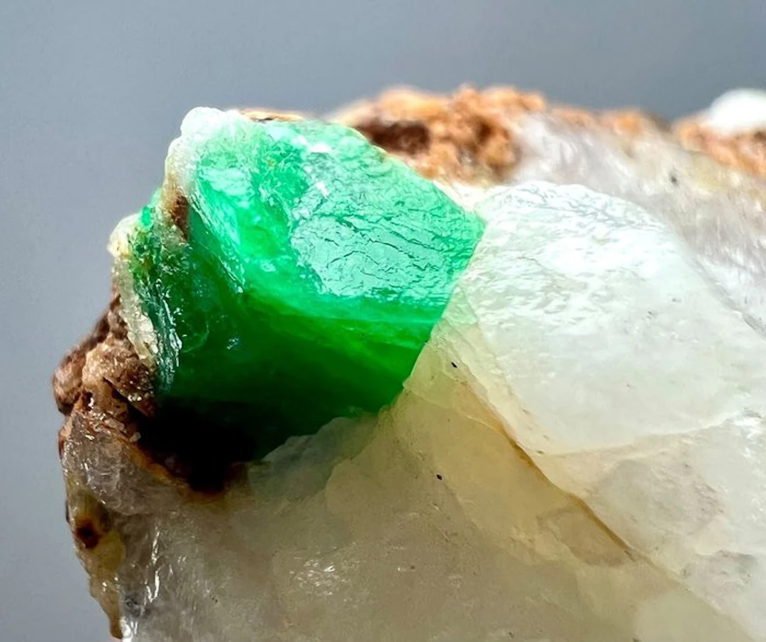 Emerald Crystal on matrix - Height: 36 mm - Width: 22 mm- 18.48 g - (1)