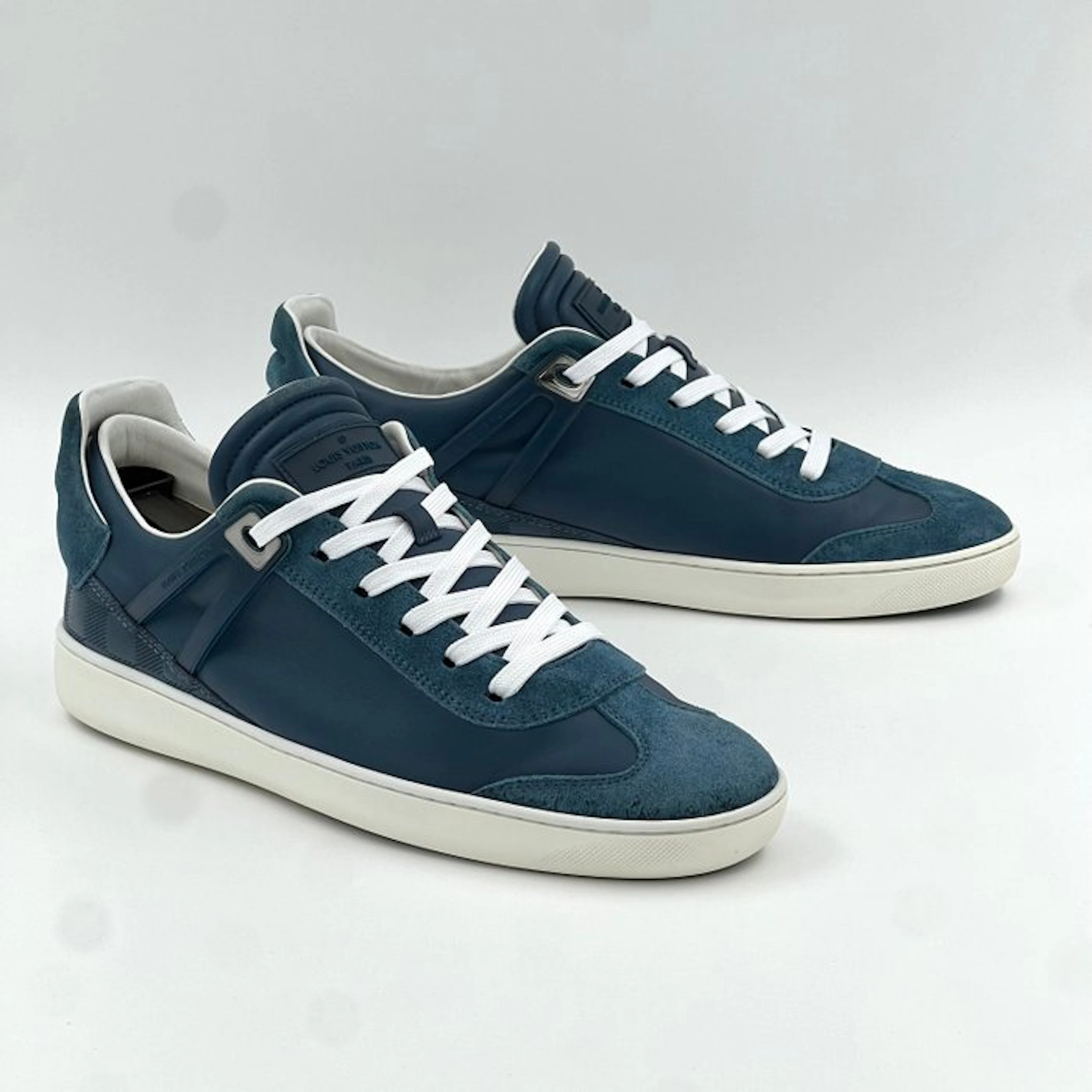 Louis Vuitton - Sneakers - Size: EU 42