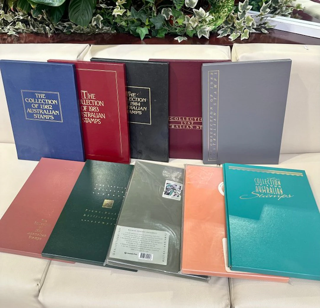 Australia 1982/1994 - 10 stamp year albums and complete...
