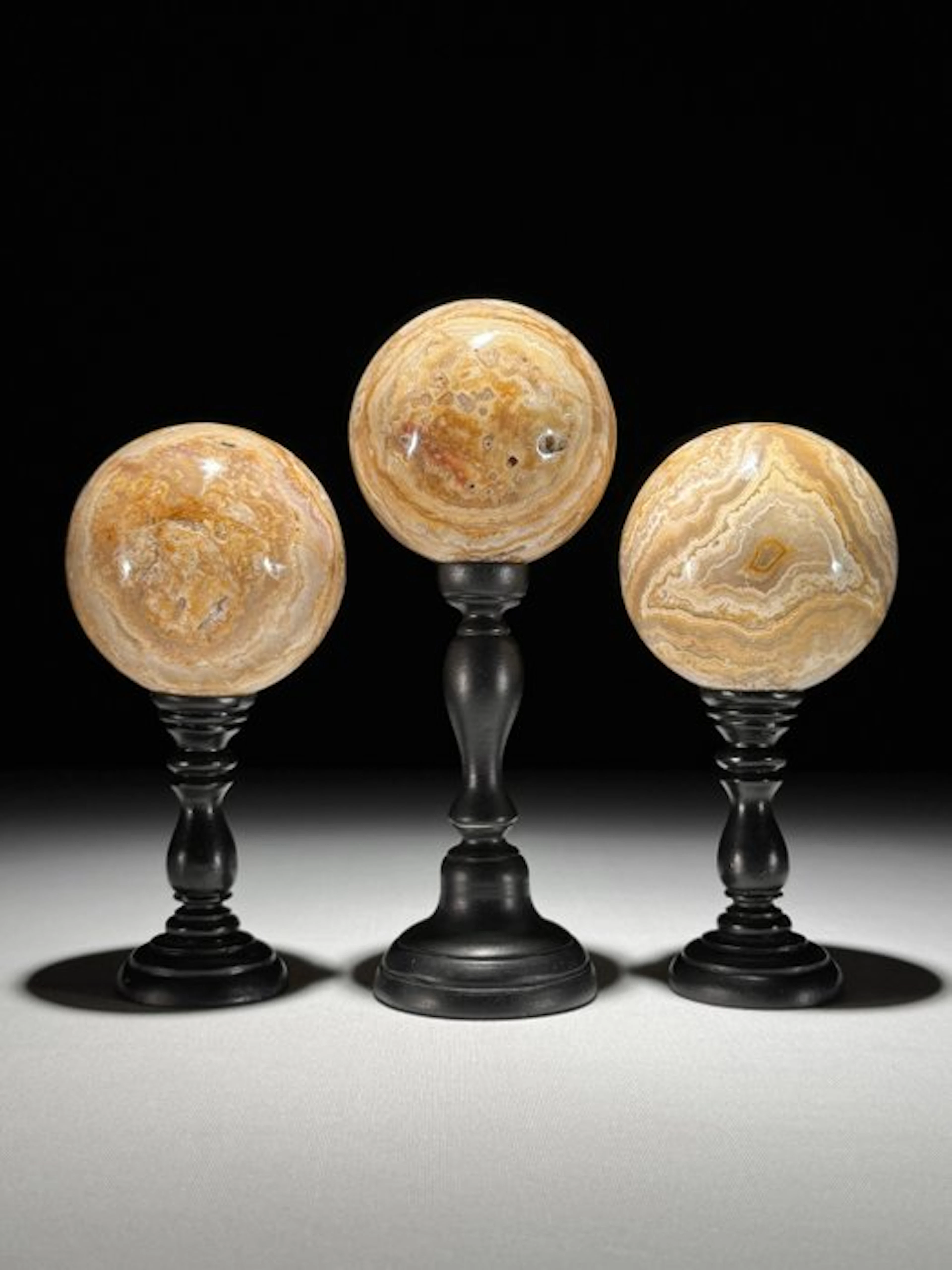 NO RESERVE PRICE - Wonderful set of 3 Lace Agate Spheres...