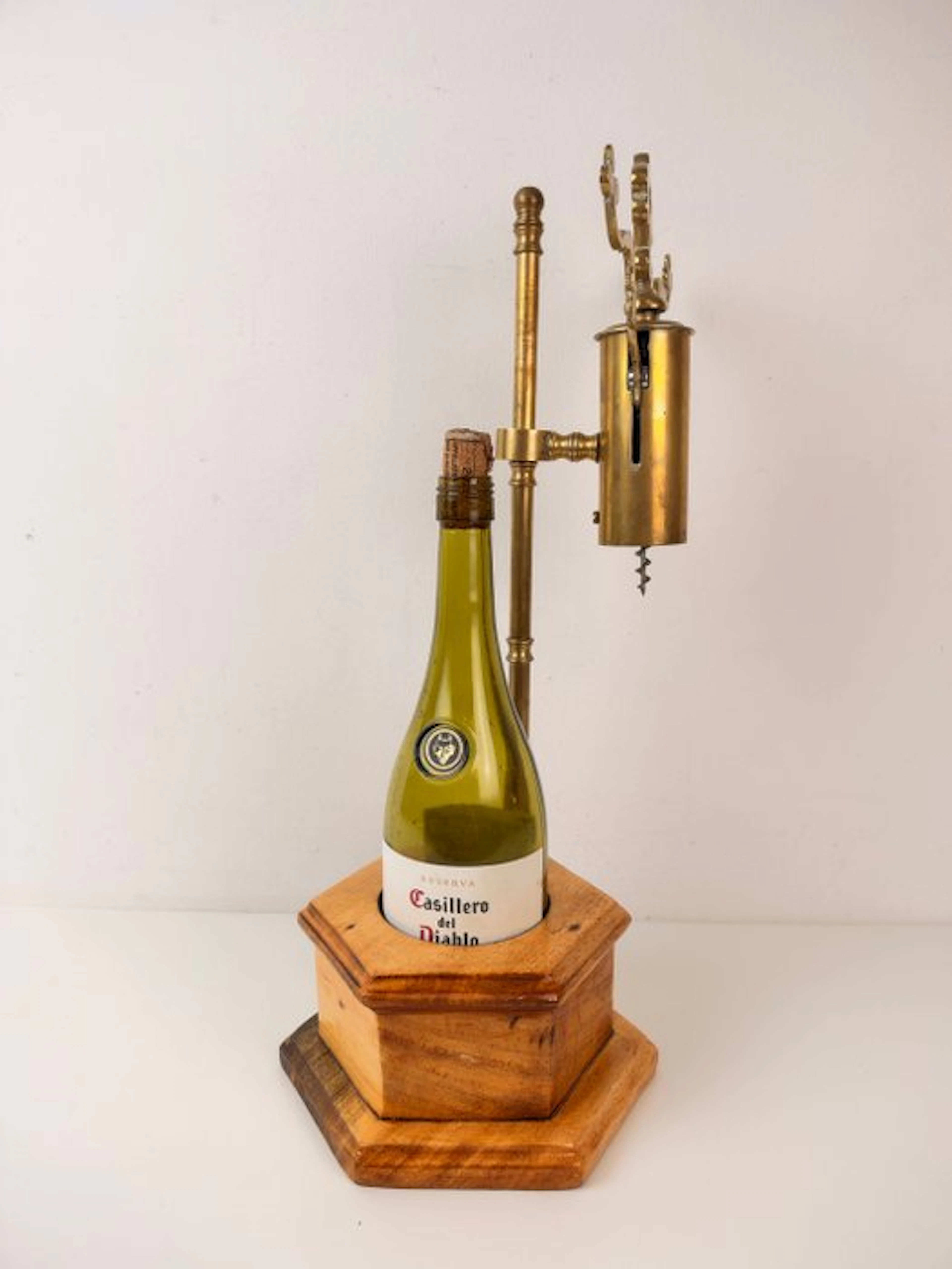 Corkscrew - Mechanical wine bottle opener on a pedestal. - Brass, Wood