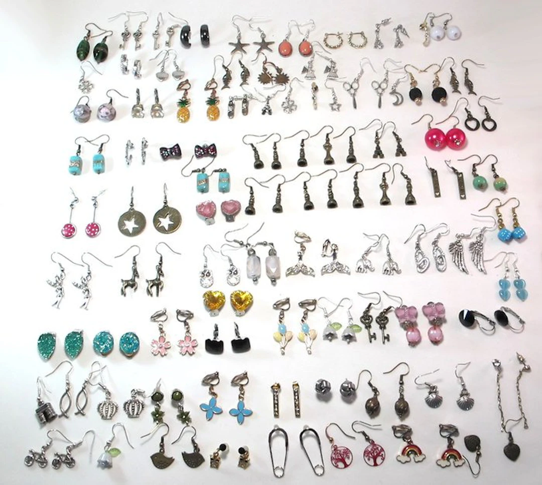 Themed collection - 150 pairs of earrings