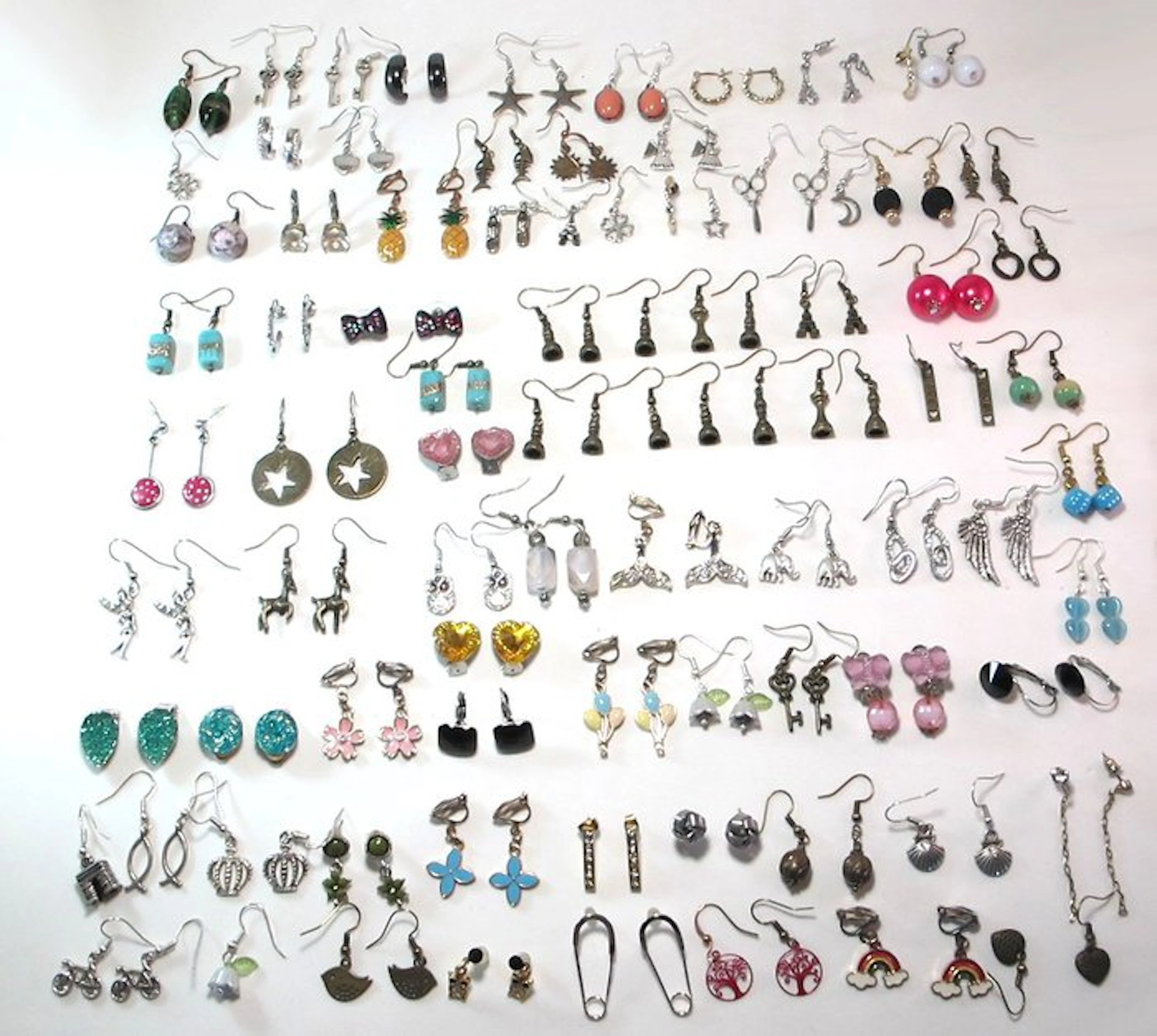 Themed collection - 150 pairs of earrings