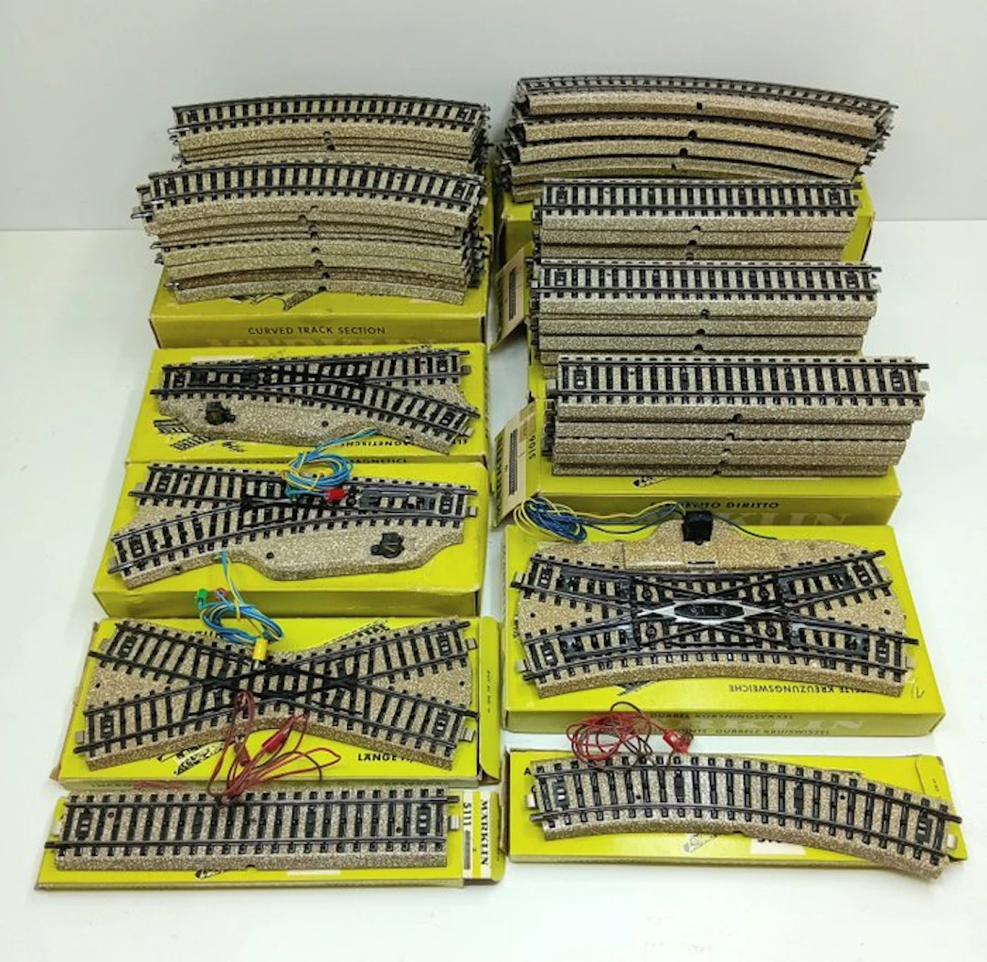 Märklin H0 - Model train tracks (66) - M tracks and turnouts