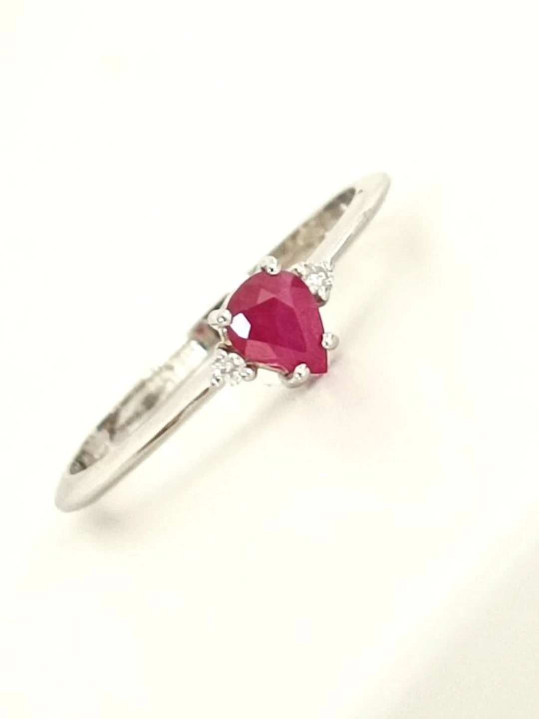 Ring - 18 kt. White gold Ruby - Diamond