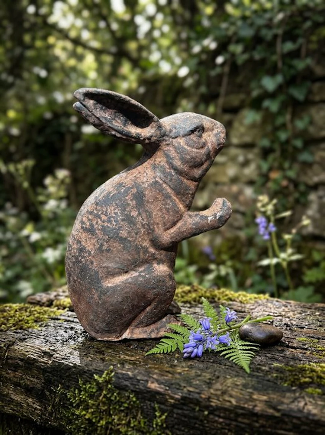 Decorative ornament - Europe - Cast Iron Rabbit Statue