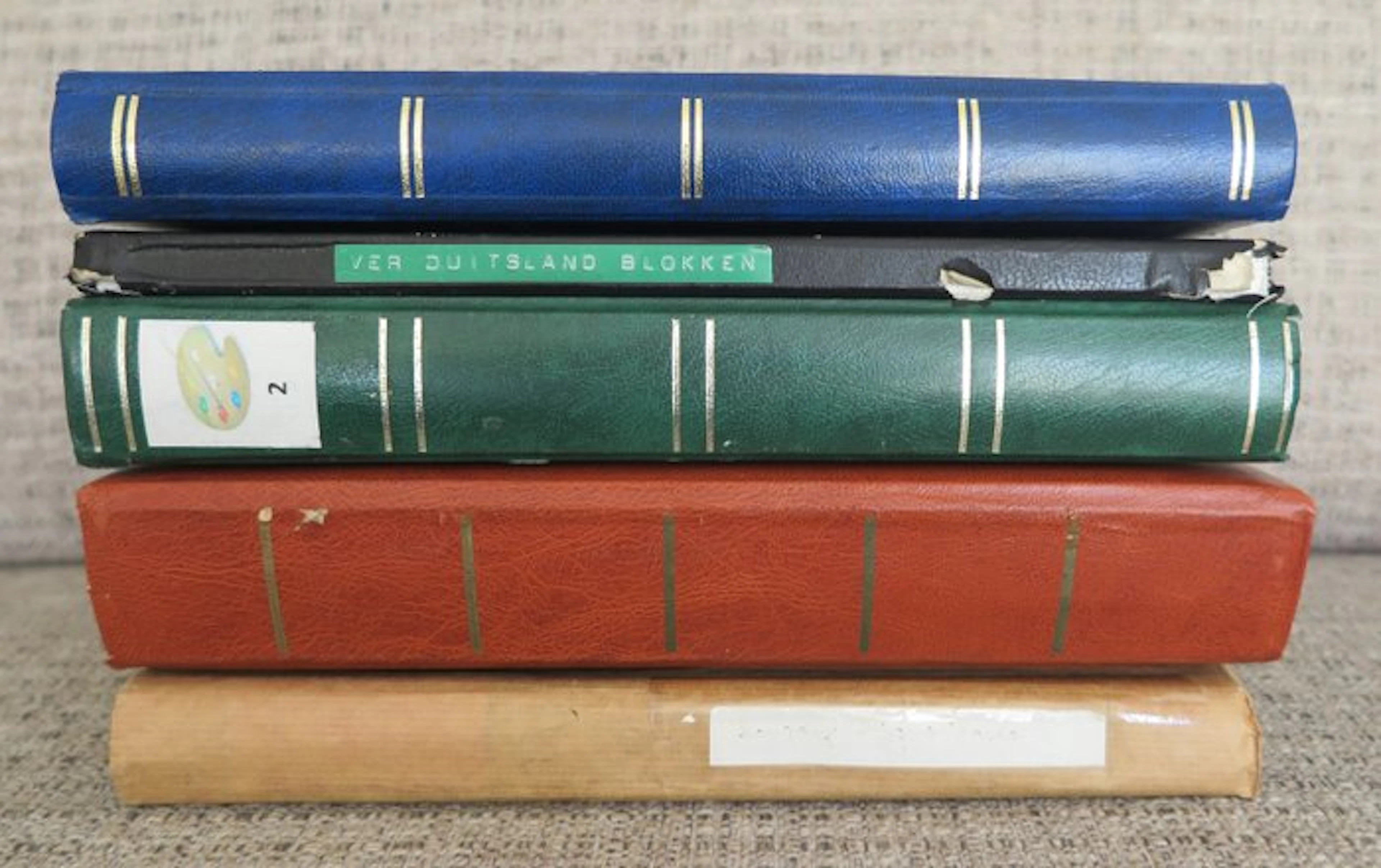 World - Batch in 5 stock books