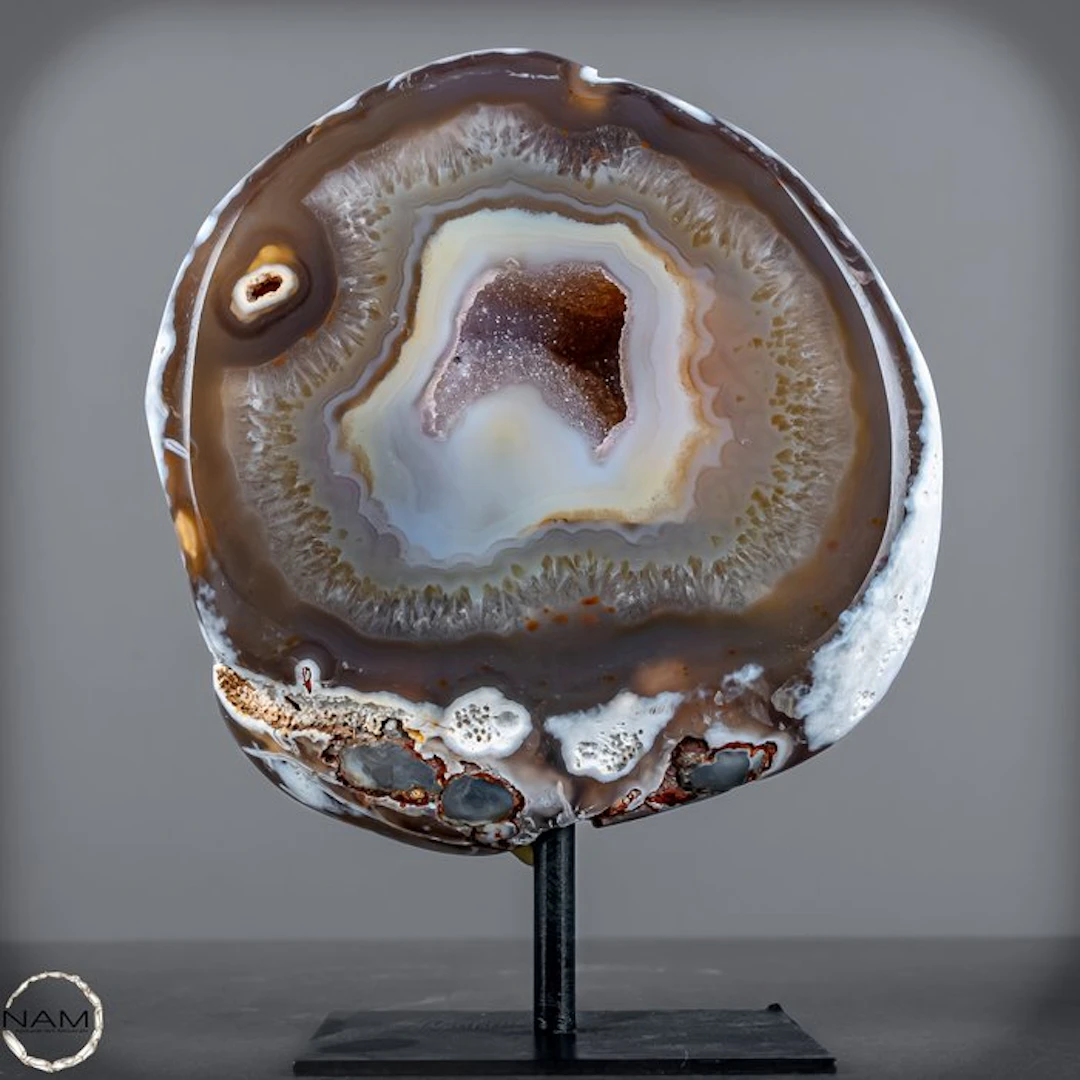 Agate disk – Fascinating natural banding and unique crystal structures on Stand