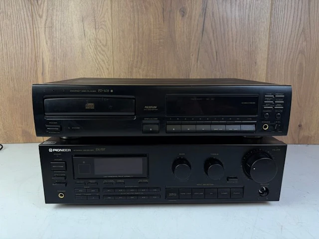 Pioneer - SX-757 Receiver - PD-103 CD Player Stereo set