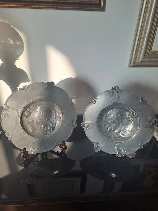 Decorative ornament (2) - 2 piatti decorativi da parete...