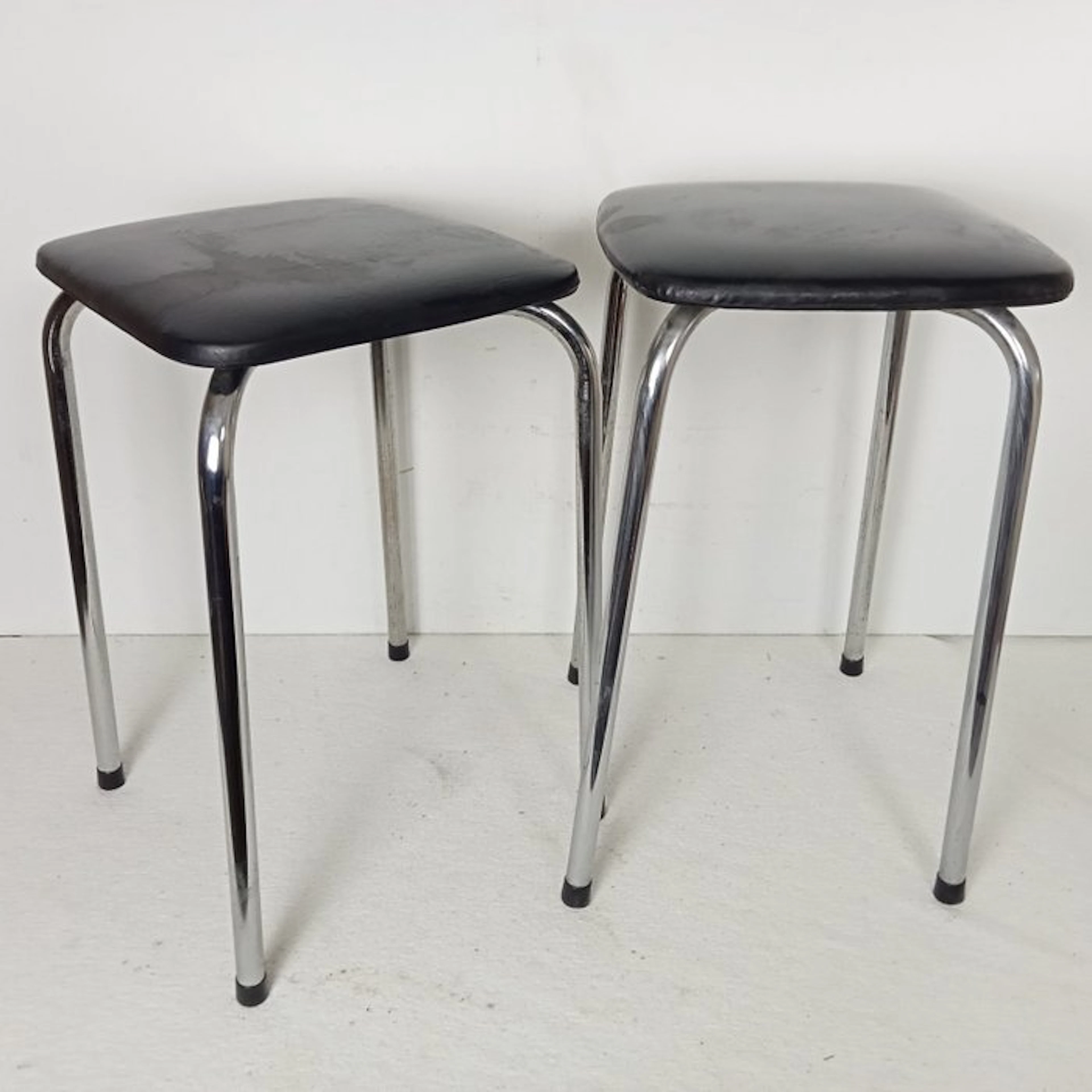 Stool (2) - Two vintage stools - chrome-plated steel with...