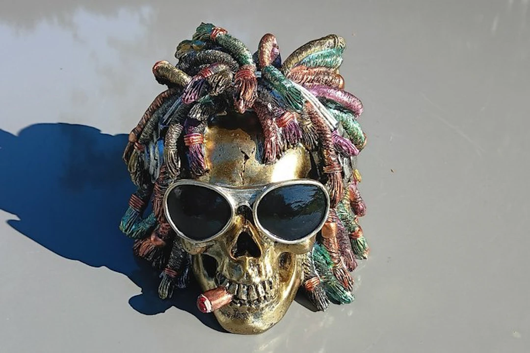 Statue, Steampunk doodskop met zonnebril - 14.5 cm - resin