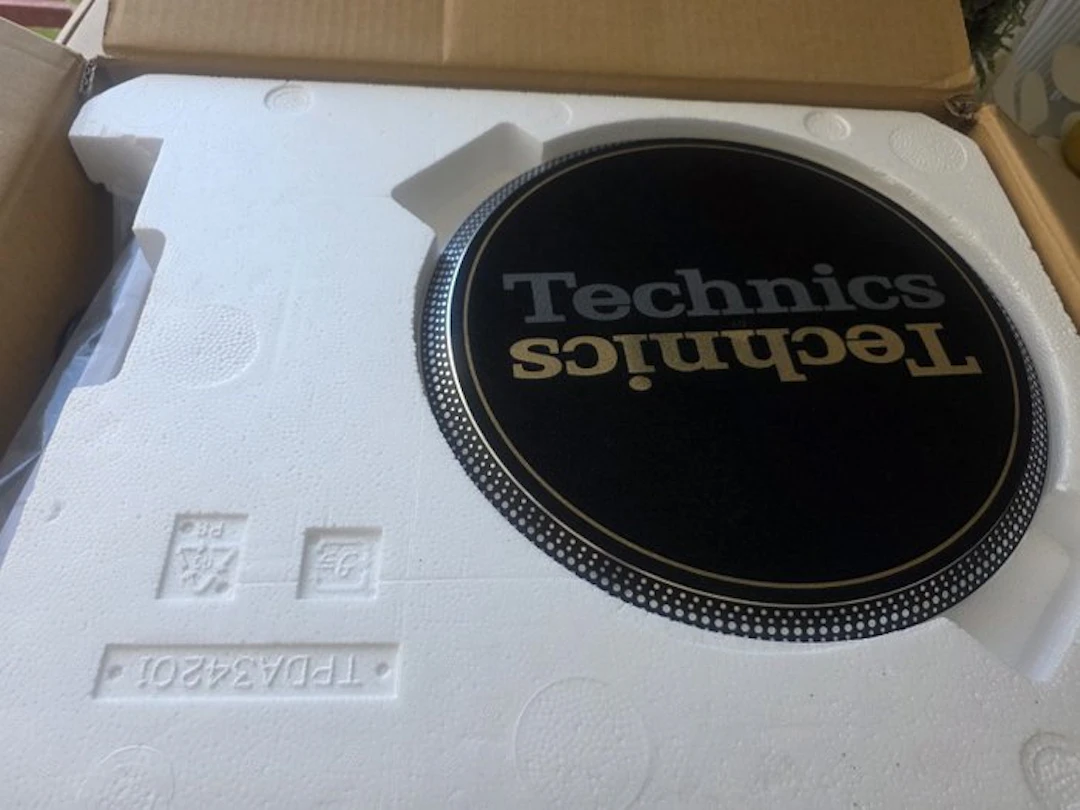 Technics - SL-1200M7LEK Turntable