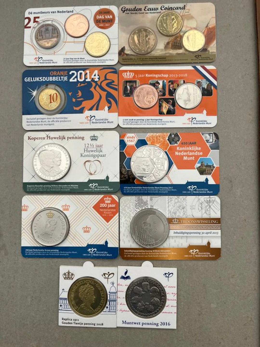 Netherlands. 8 Coincards en 2 penningen in KNM munthouders (No reserve price)