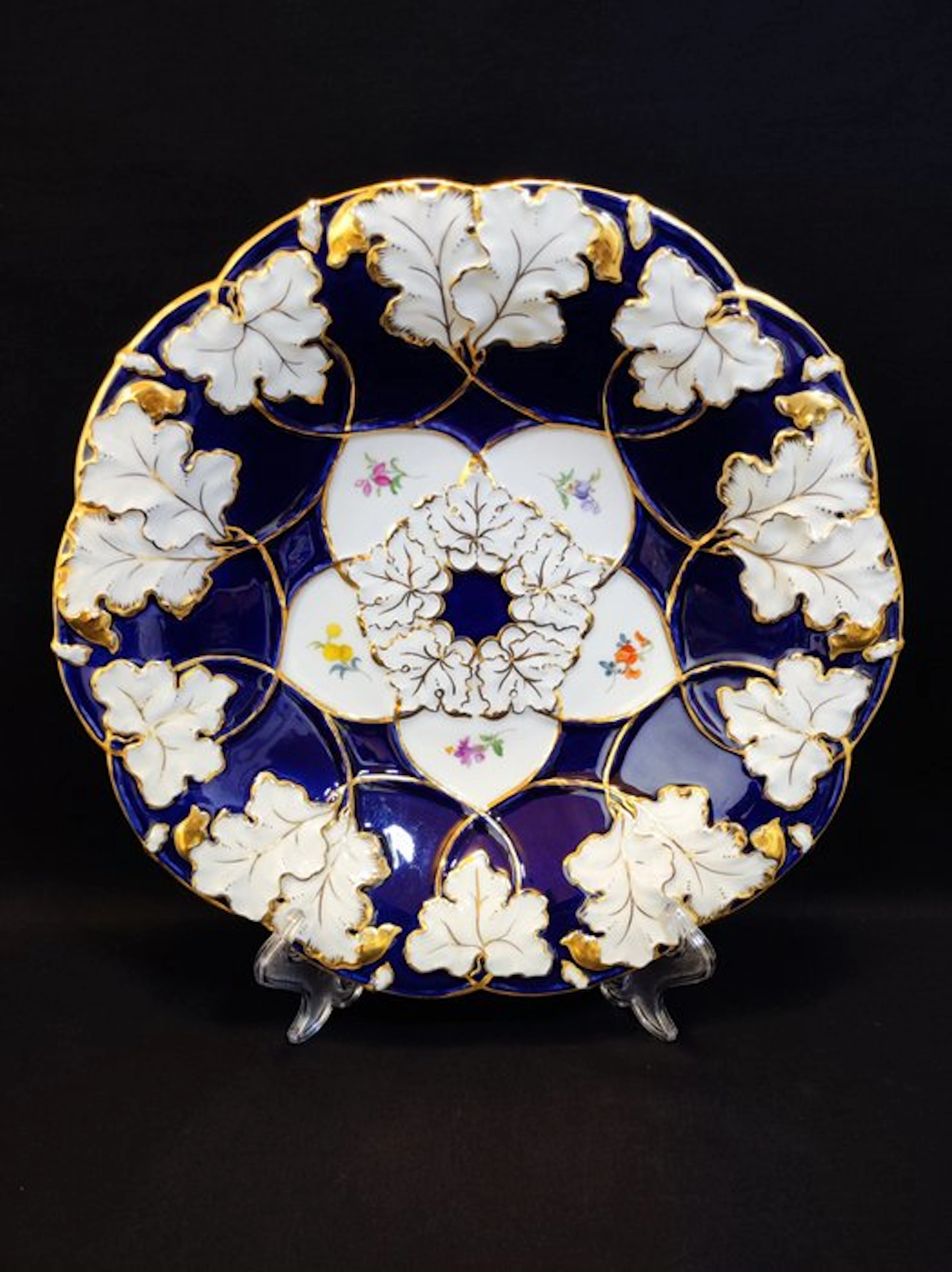 Meissen - Dish - Prunkschale/Prunkteller Ø 28,5 cm Weinlaubrelief