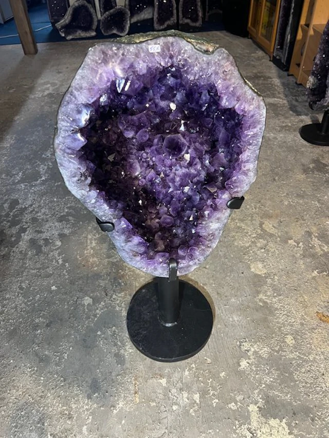 Amethyst Geode - Height: 90 cm - Width: 38 cm- 55 kg - (1)