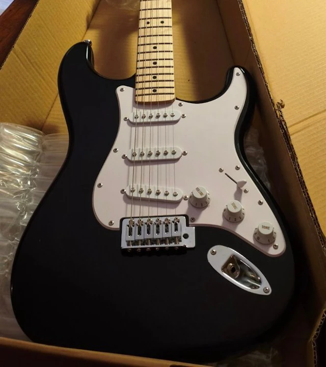 Squier - Stratocaster - - Electric guitar - 2026 (No reserve price)