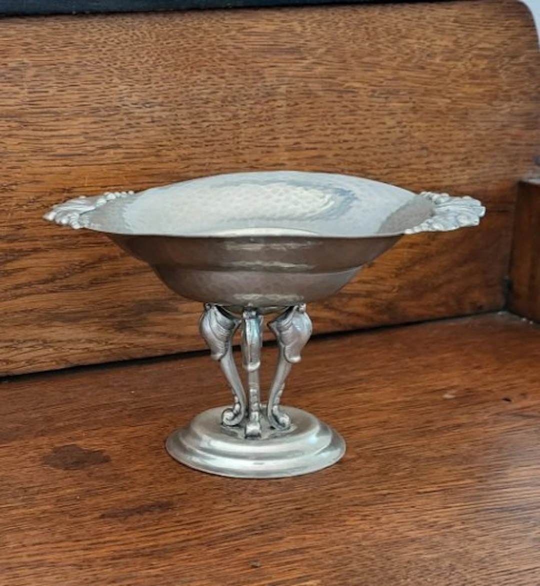 Tea caddy/ box - Tin - a small bowl for bonbons