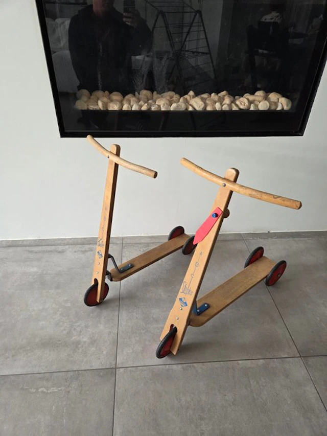 Vero - Toy Set van 2 Vintage houten VERO kindersteppen...