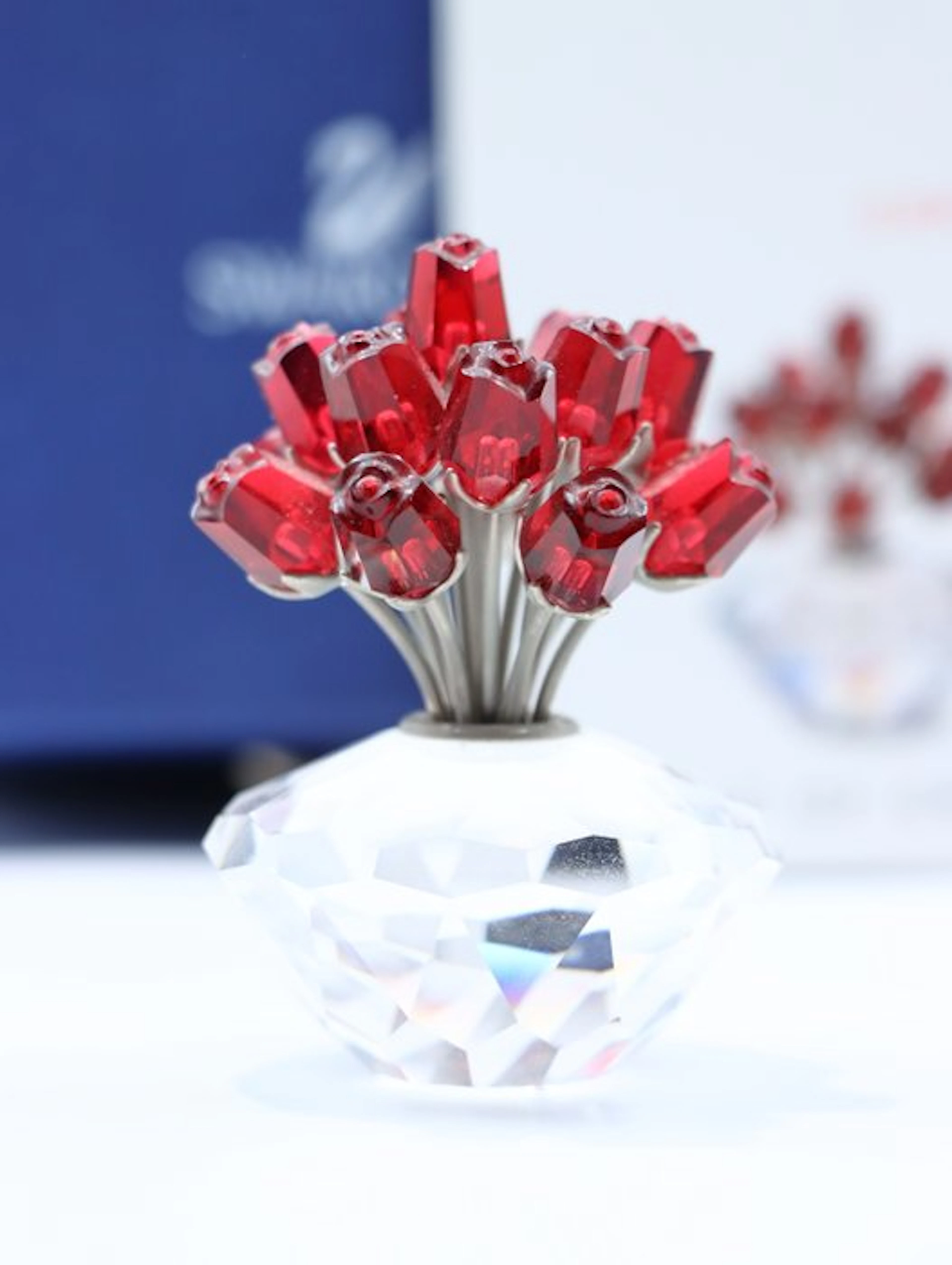 Figure - Swarovski - Vaas met 15 Rode Rozen (Boxed + Certificate) - Crystal