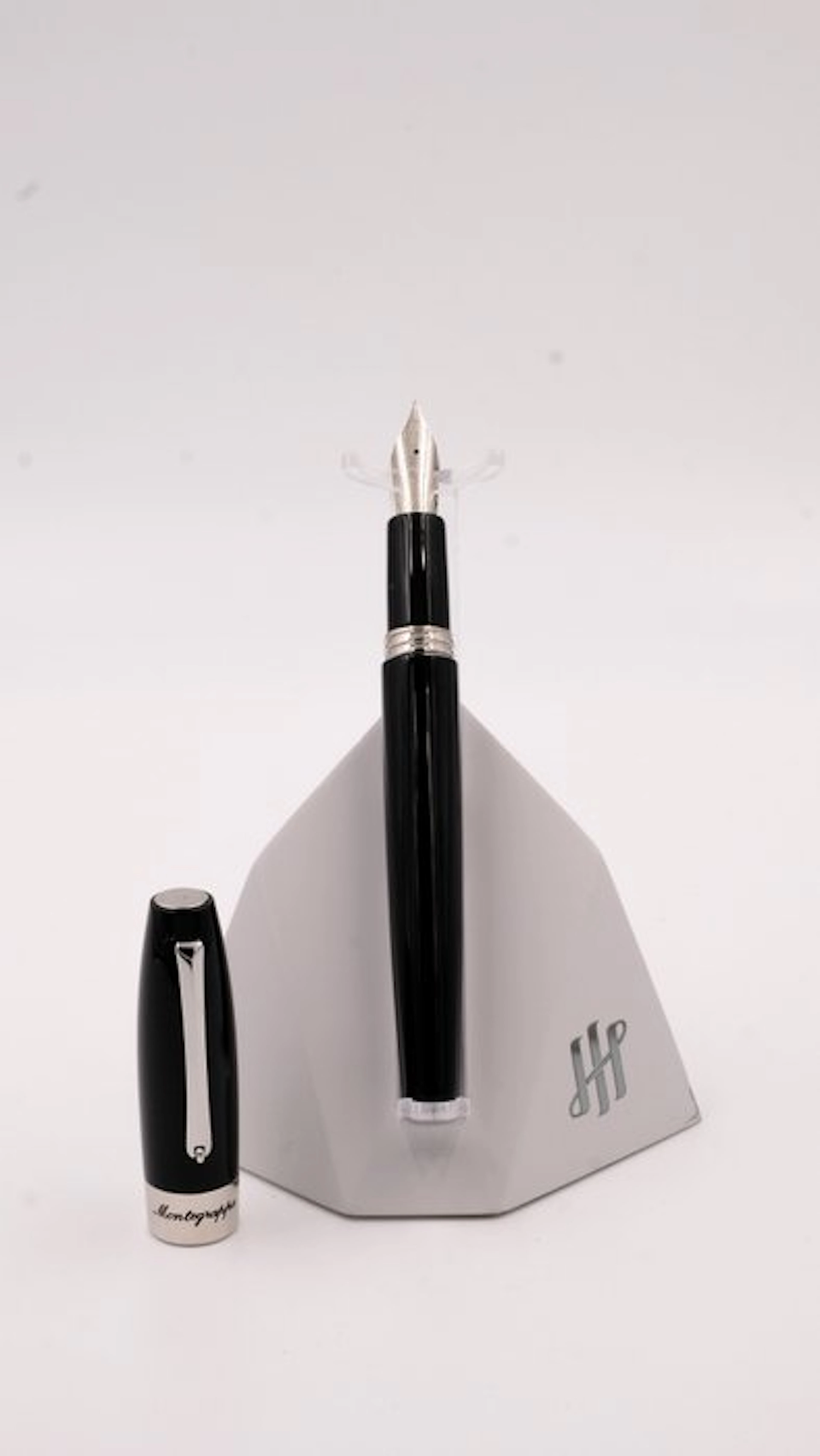 Montegrappa - Fortuna - Black - Palladium Trims (ISFOR3PC_P) - Fountain pen