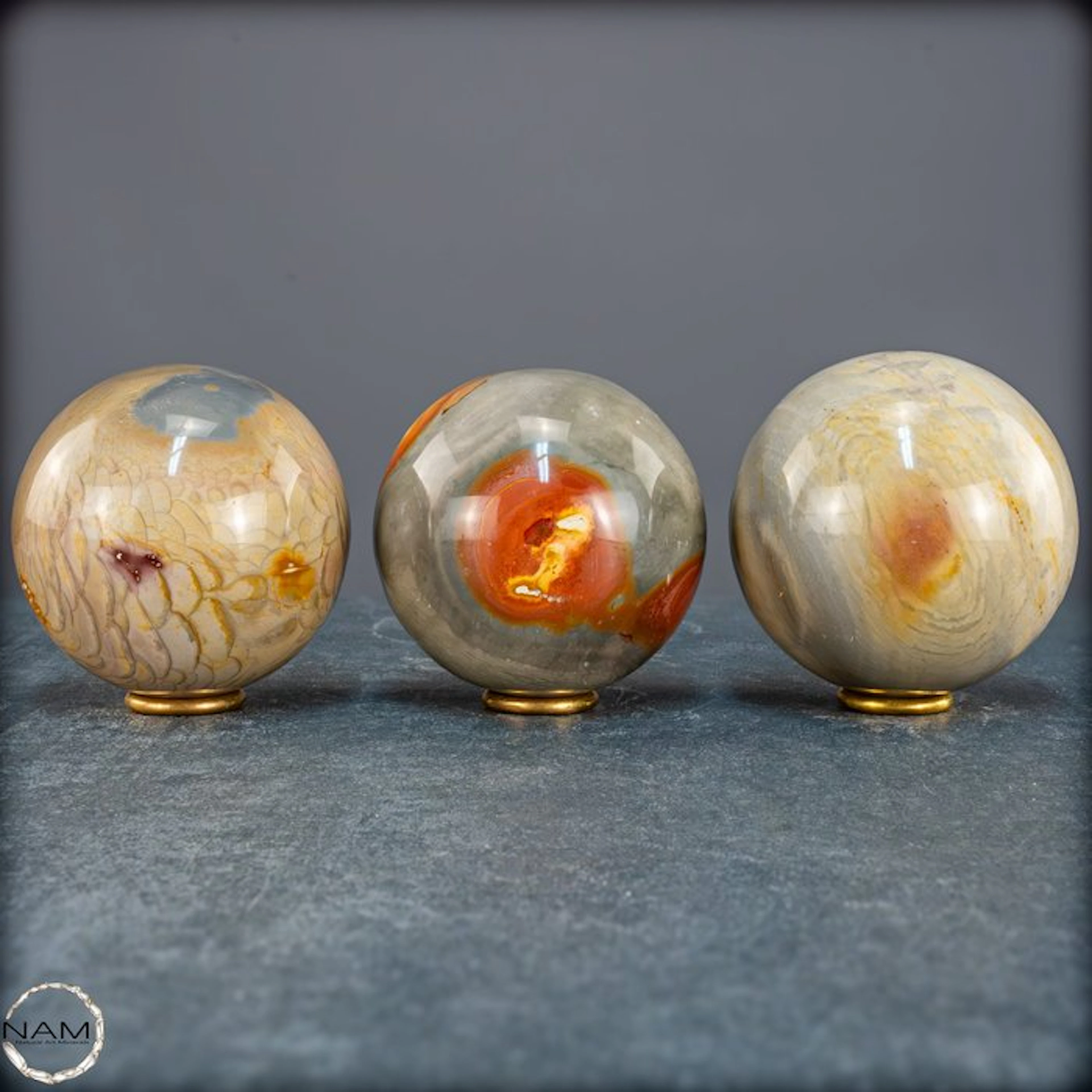 Natural polychrome jasper spheres – Color-intensive set...