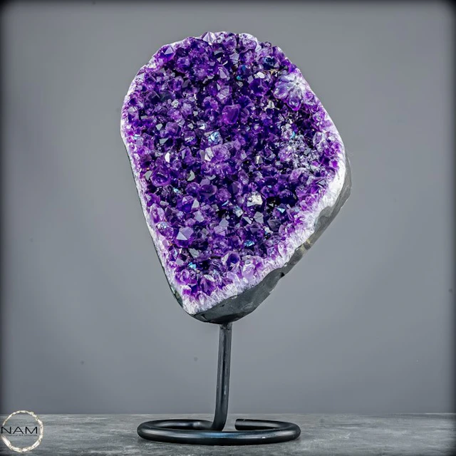 Natural amethyst druse on stand – Exclusive one-of-a-kind...