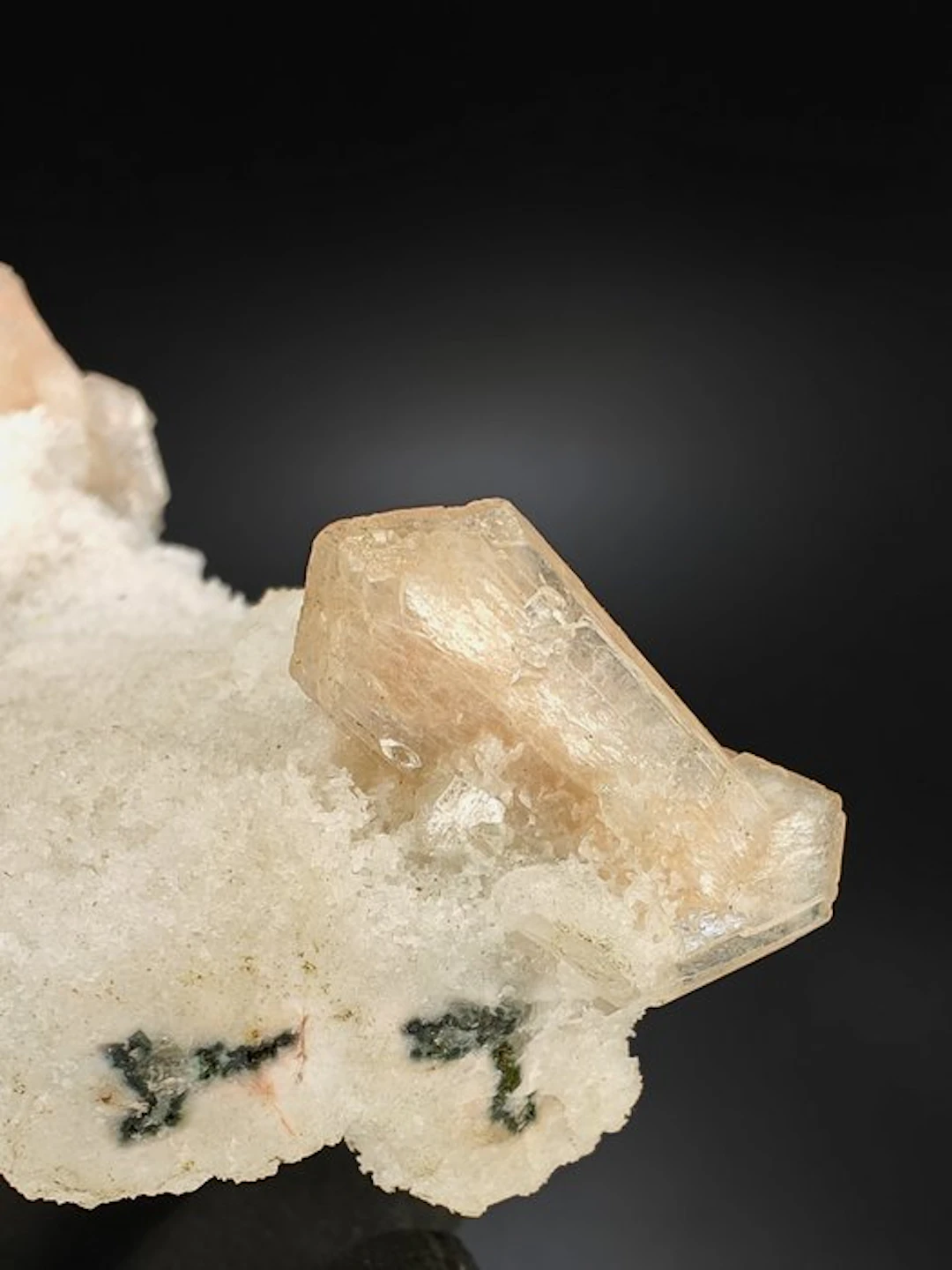 Stilbite & calcedony Crystal - Height: 8 cm - Width: 7 cm- 227 g